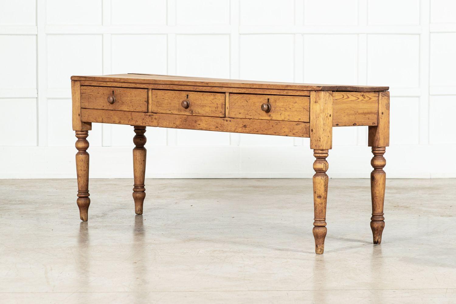 Large 19thC English Pine Dresser Base / Console In Good Condition In Staffordshire, GB