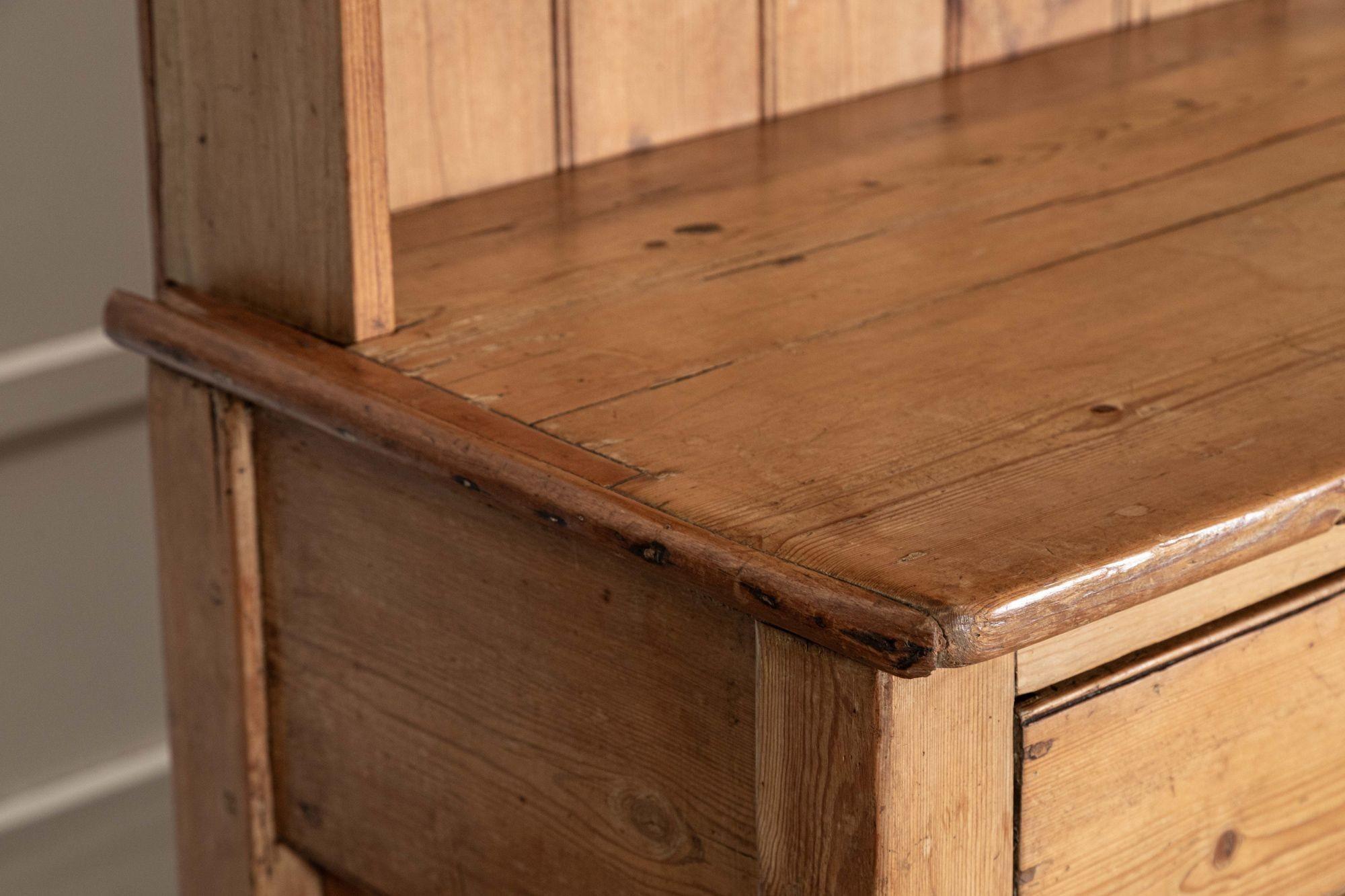 Grande cassettone inglese in pino del XIX secolo in vendita 5