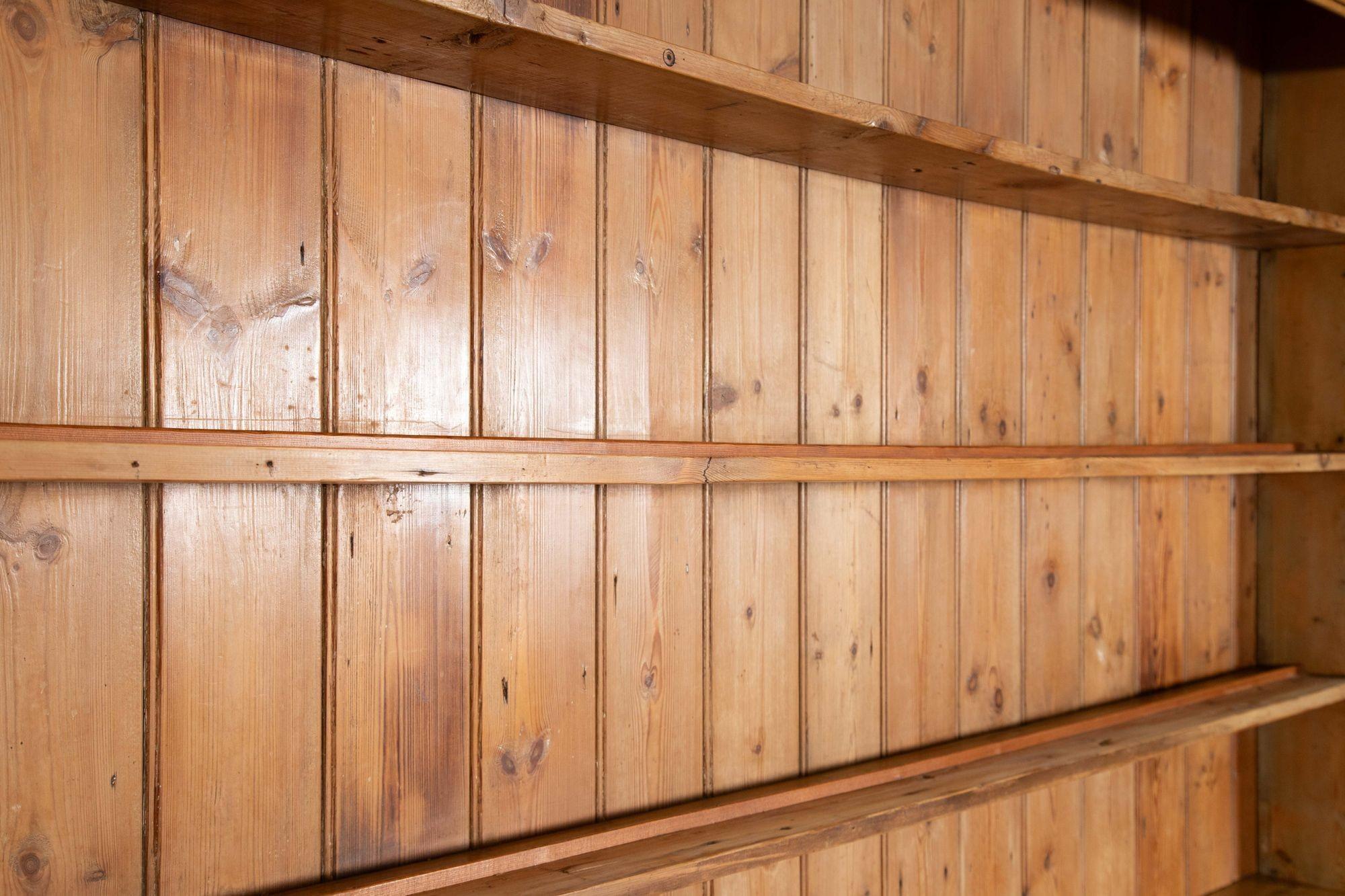 Grande cassettone inglese in pino del XIX secolo in vendita 8