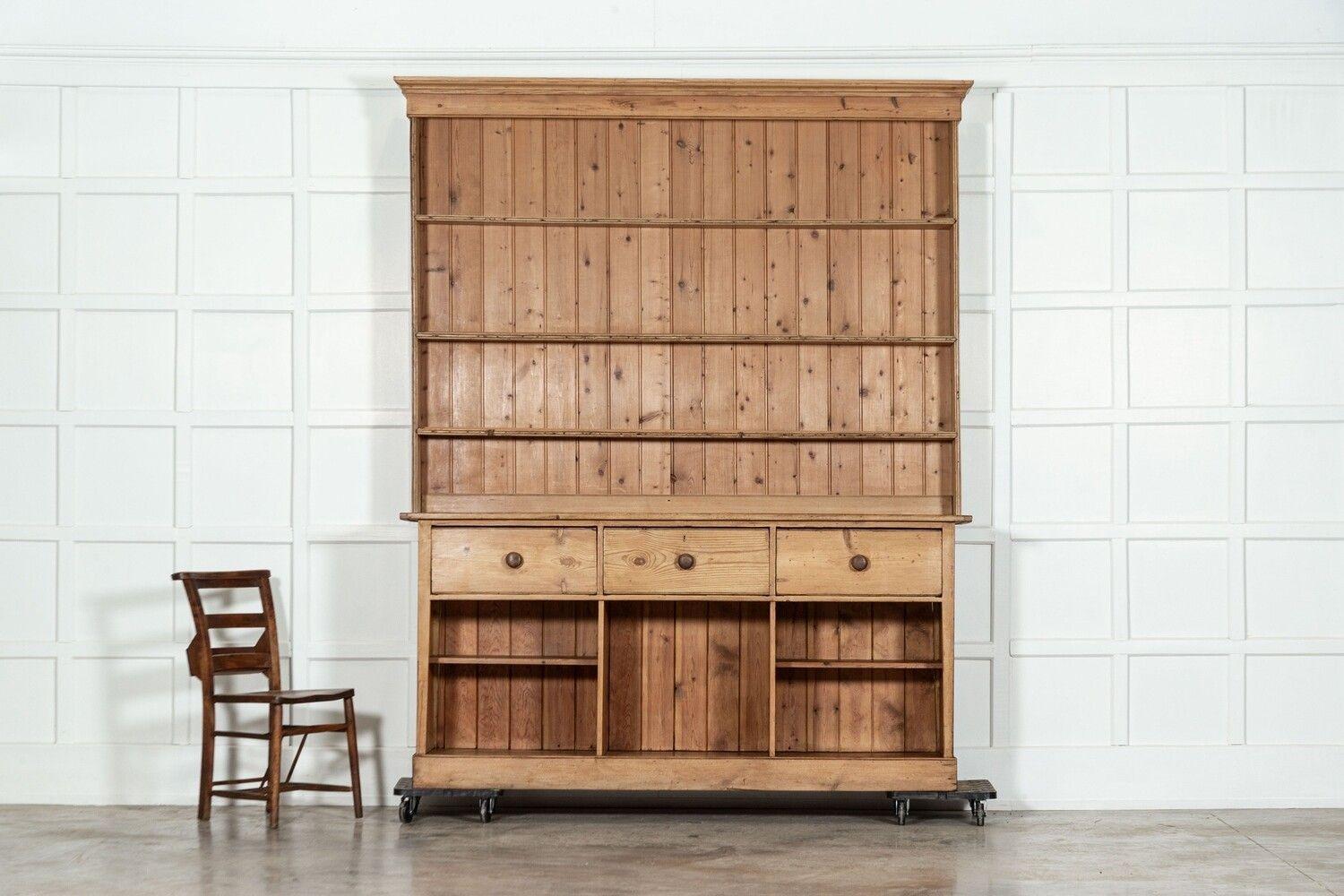 Large 19thC English Pine Dresser In Good Condition For Sale In Staffordshire, GB