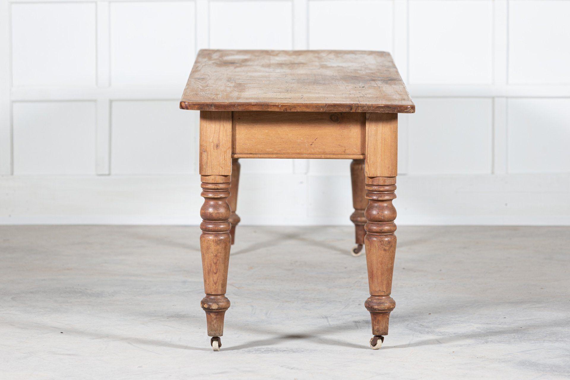 Large 19thC English Pine Farmhouse Table For Sale 3