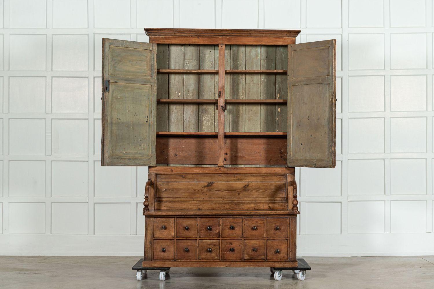 um 1860
Große 19. Jahrhundert Englisch Kiefer & Obstholz Schrank zurück Settle
sku 1906
W128 x D55 x H191 cm
Tiefe des Innenbodens 23 cm
Gewicht 85 kg
