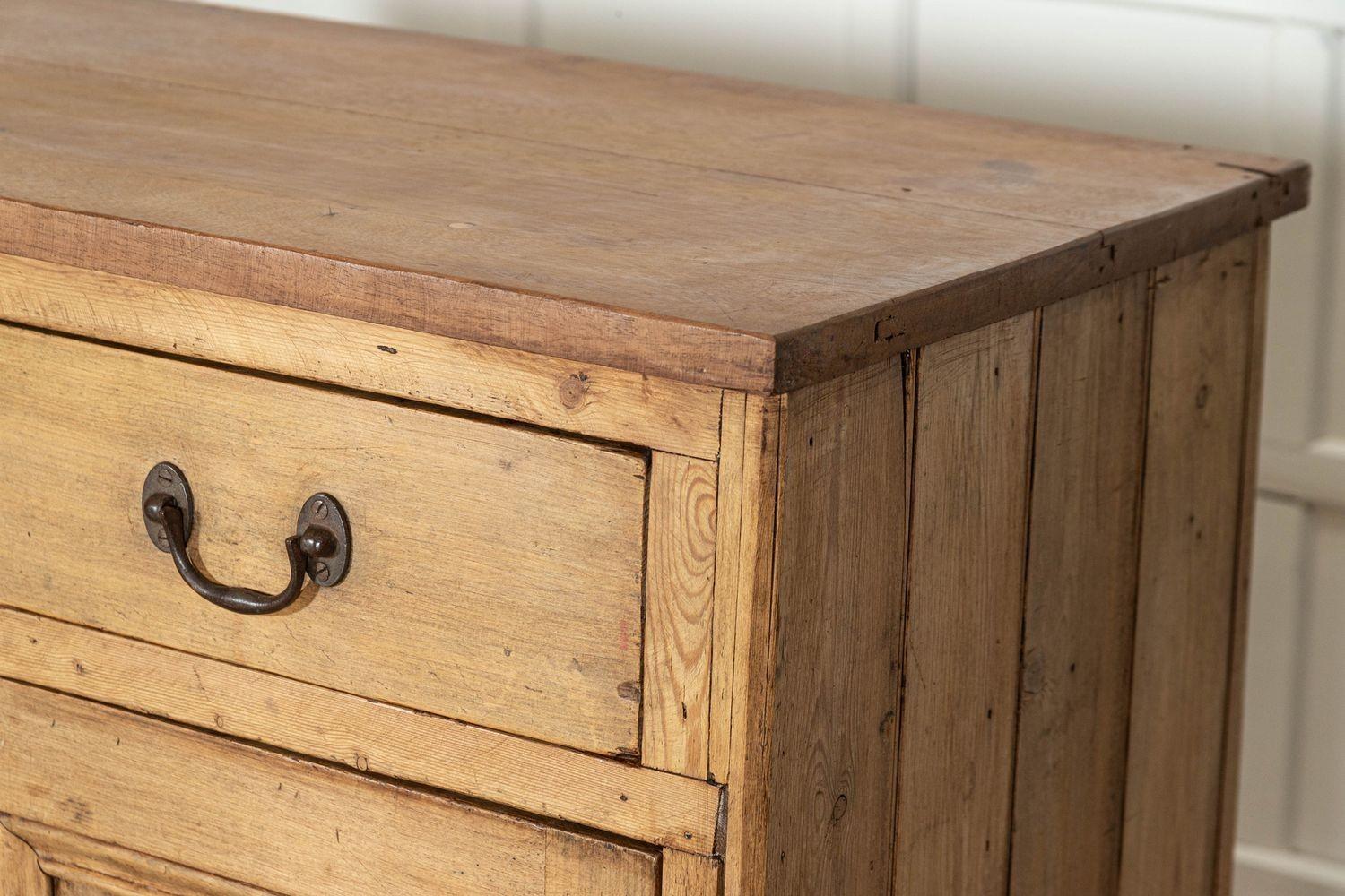 Grande base per cassettone in pino e oak inglese del XIX secolo in vendita 9