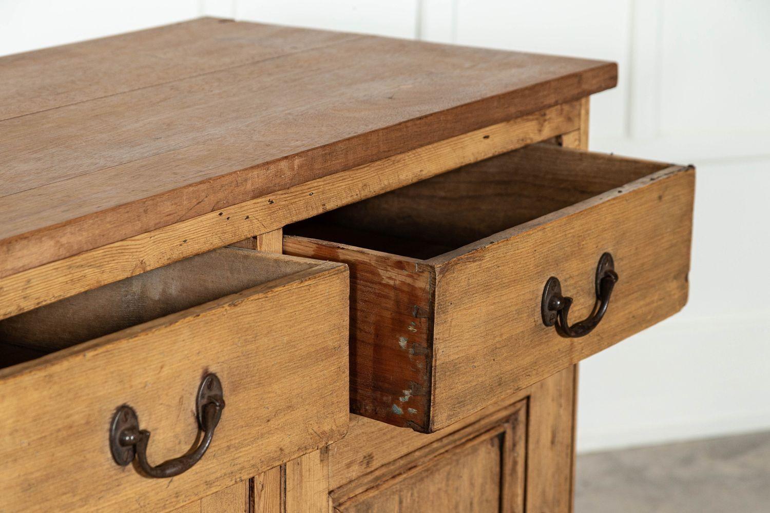 Grande base per cassettone in pino e oak inglese del XIX secolo in vendita 10