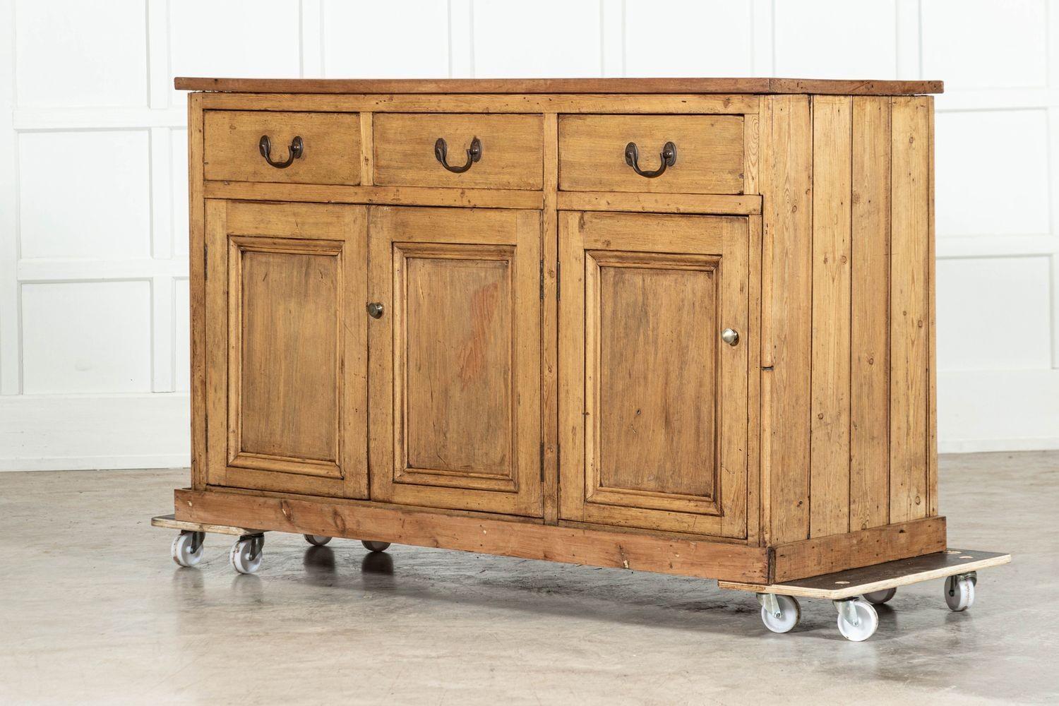 Quercia Grande base per cassettone in pino e oak inglese del XIX secolo in vendita