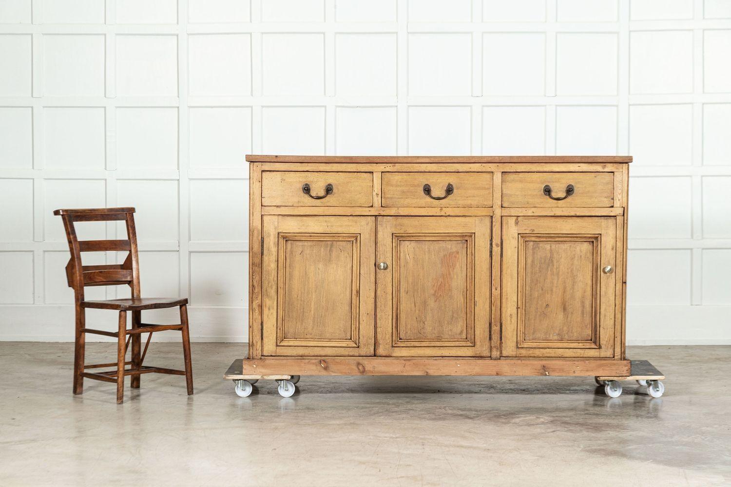 Grande base per cassettone in pino e oak inglese del XIX secolo in vendita 2