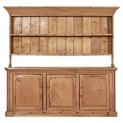 Grande commode vernaculaire en pin anglais du 19ème siècle