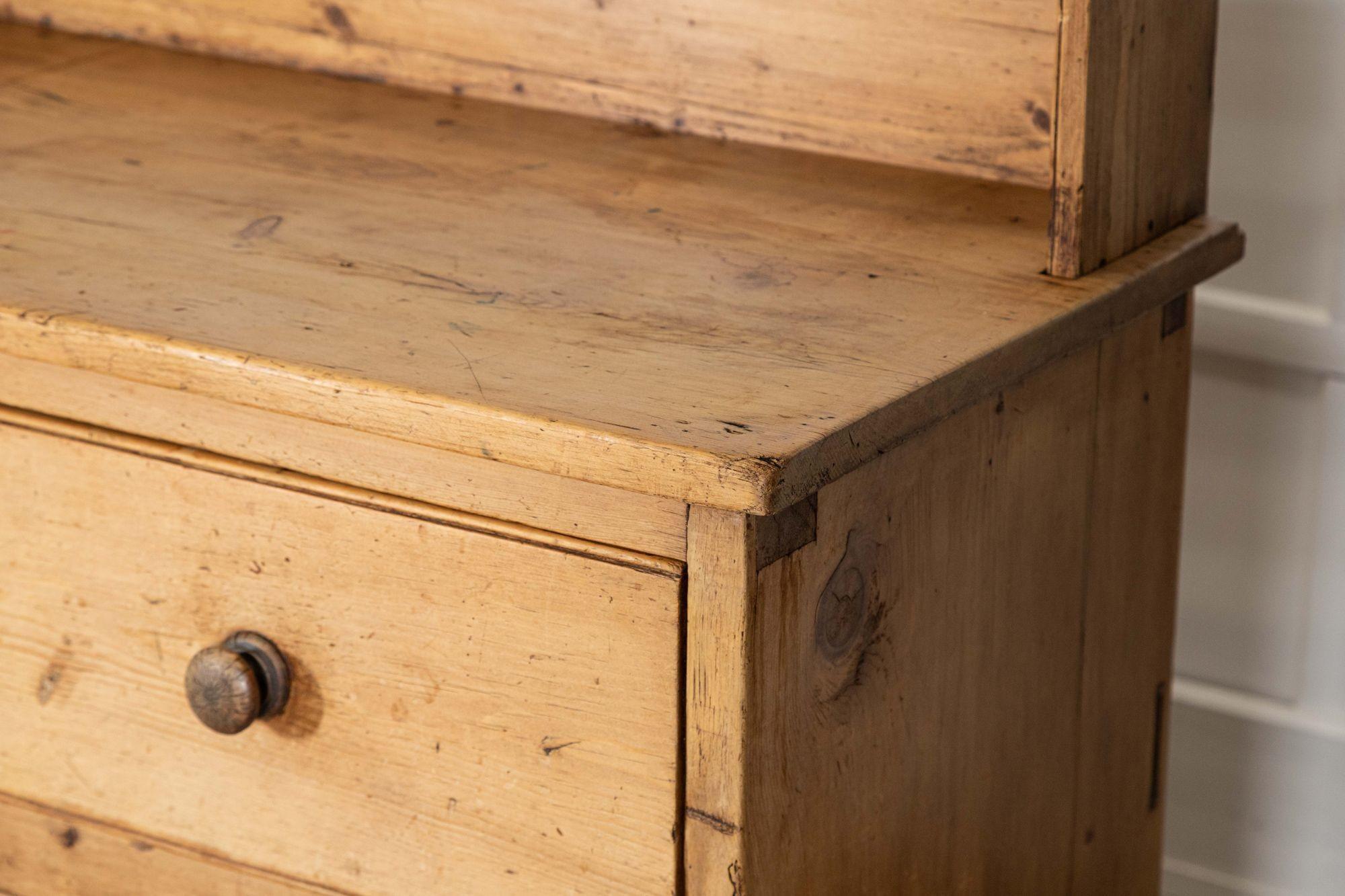 Large 19thC English Vernacular Pine Dresser in vendita 5