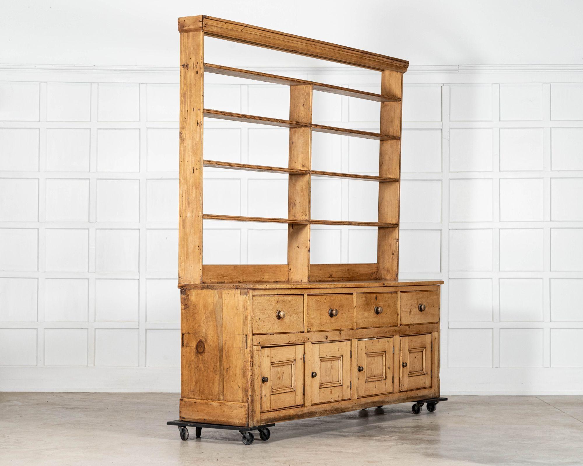 Large 19thC English Vernacular Pine Dresser In condizioni buone in vendita a Staffordshire, GB