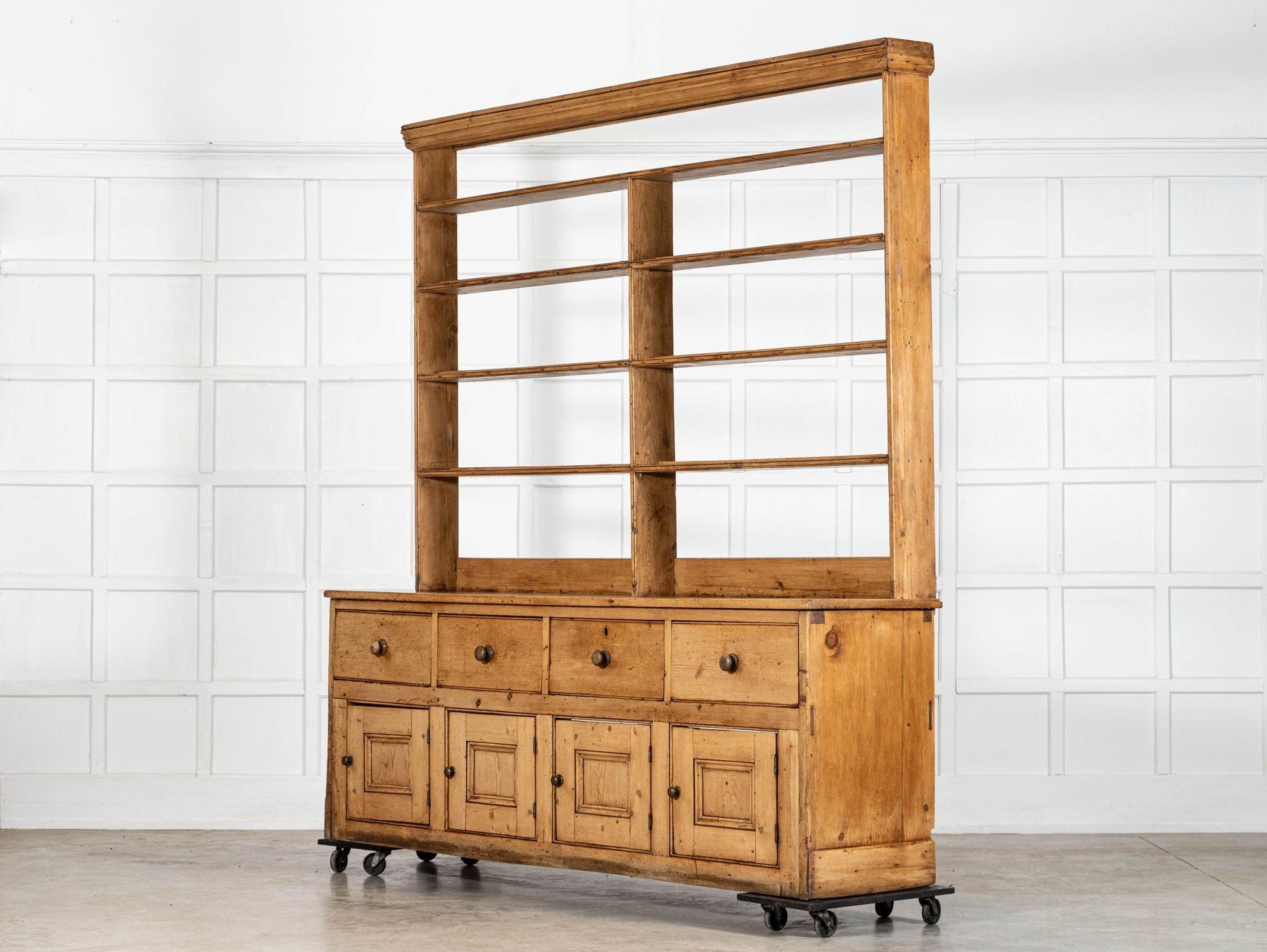 Pino Large 19thC English Vernacular Pine Dresser in vendita