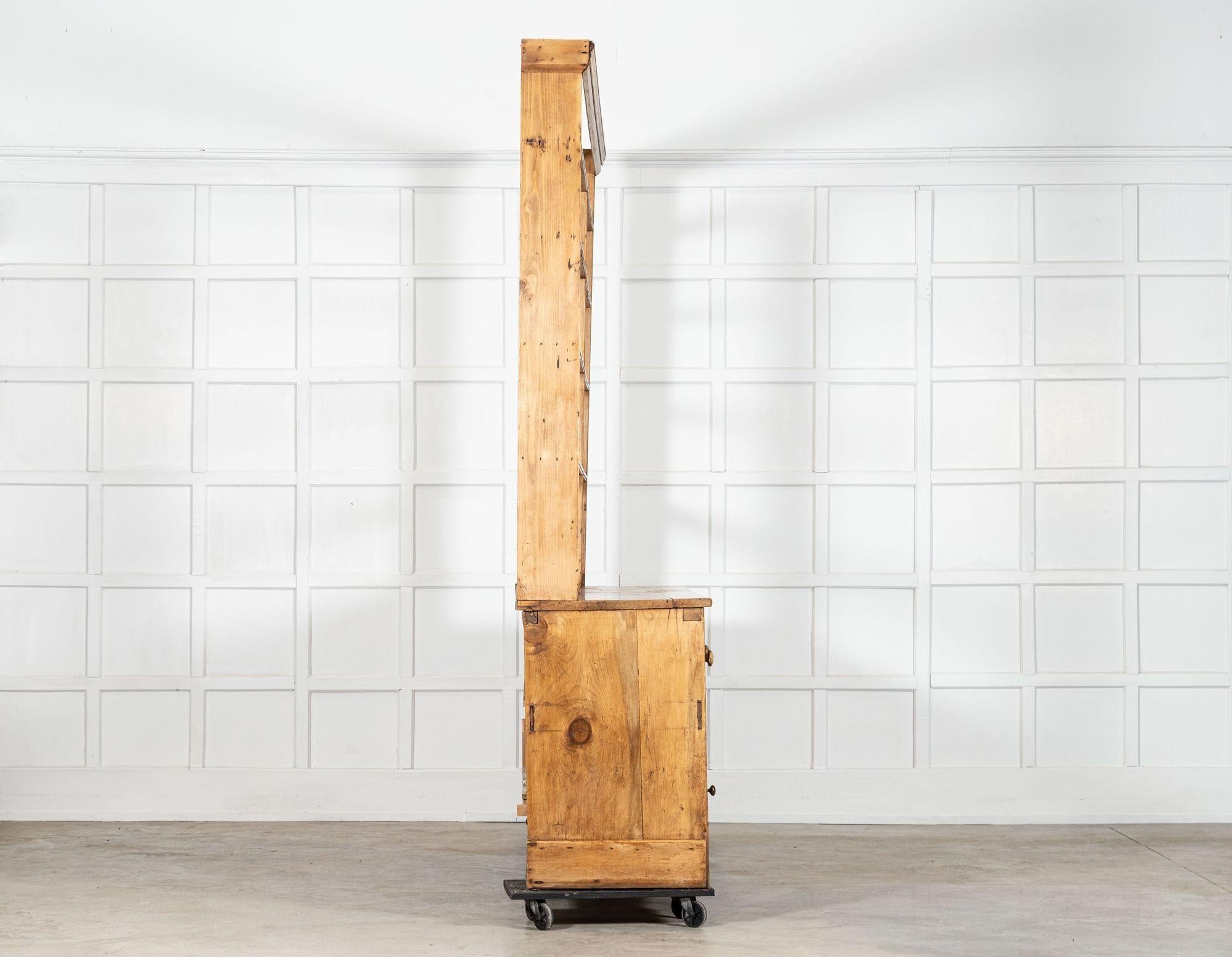 Large 19thC English Vernacular Pine Dresser in vendita 2