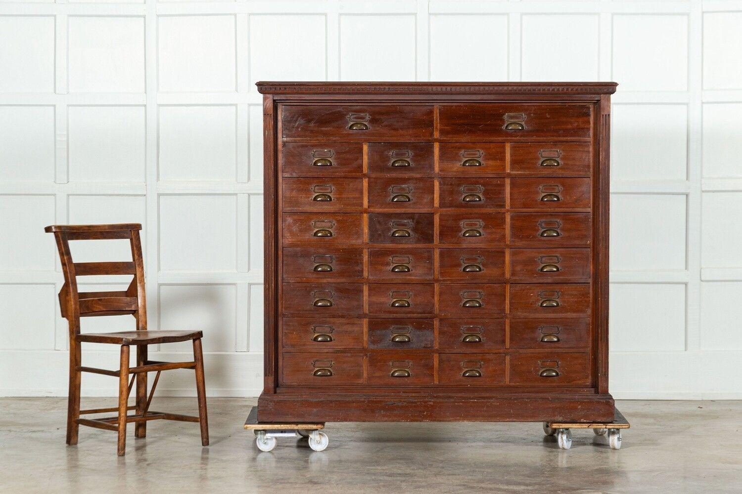 Large 19thC English Walnut Apothecary Bank Drawers In Good Condition For Sale In Staffordshire, GB