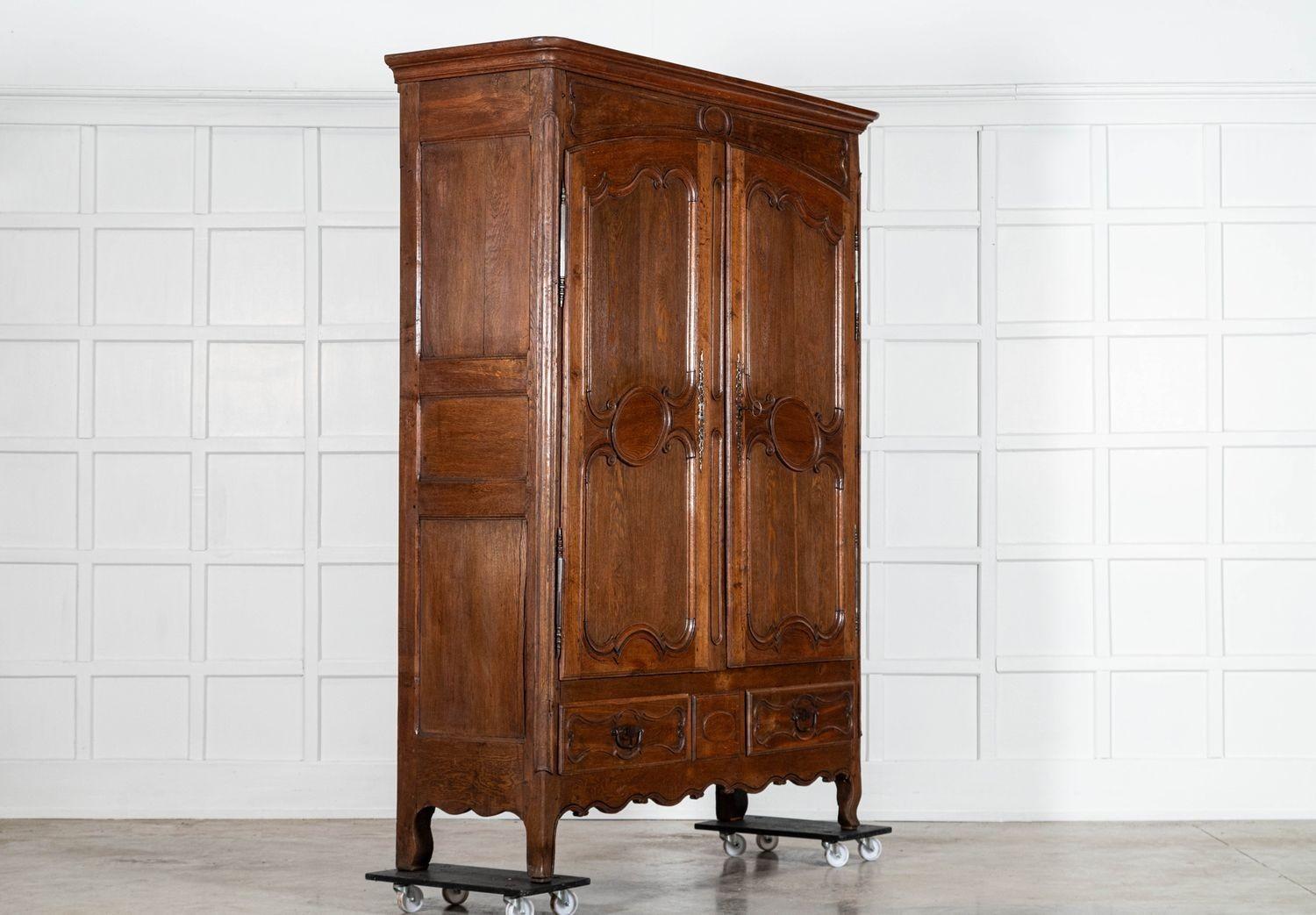 Large 19thC French Oak Armoire In Good Condition For Sale In Staffordshire, GB