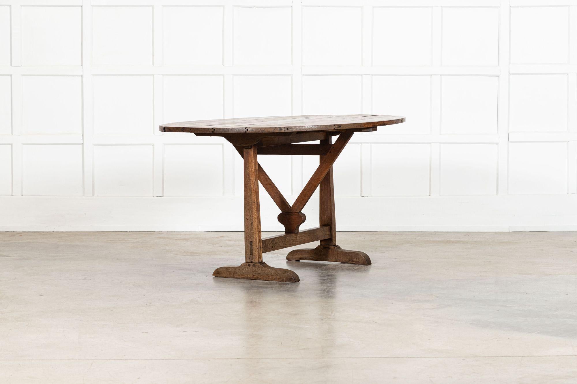 Grande tavolo Vendange in Oak francese del XIX secolo in vendita 10