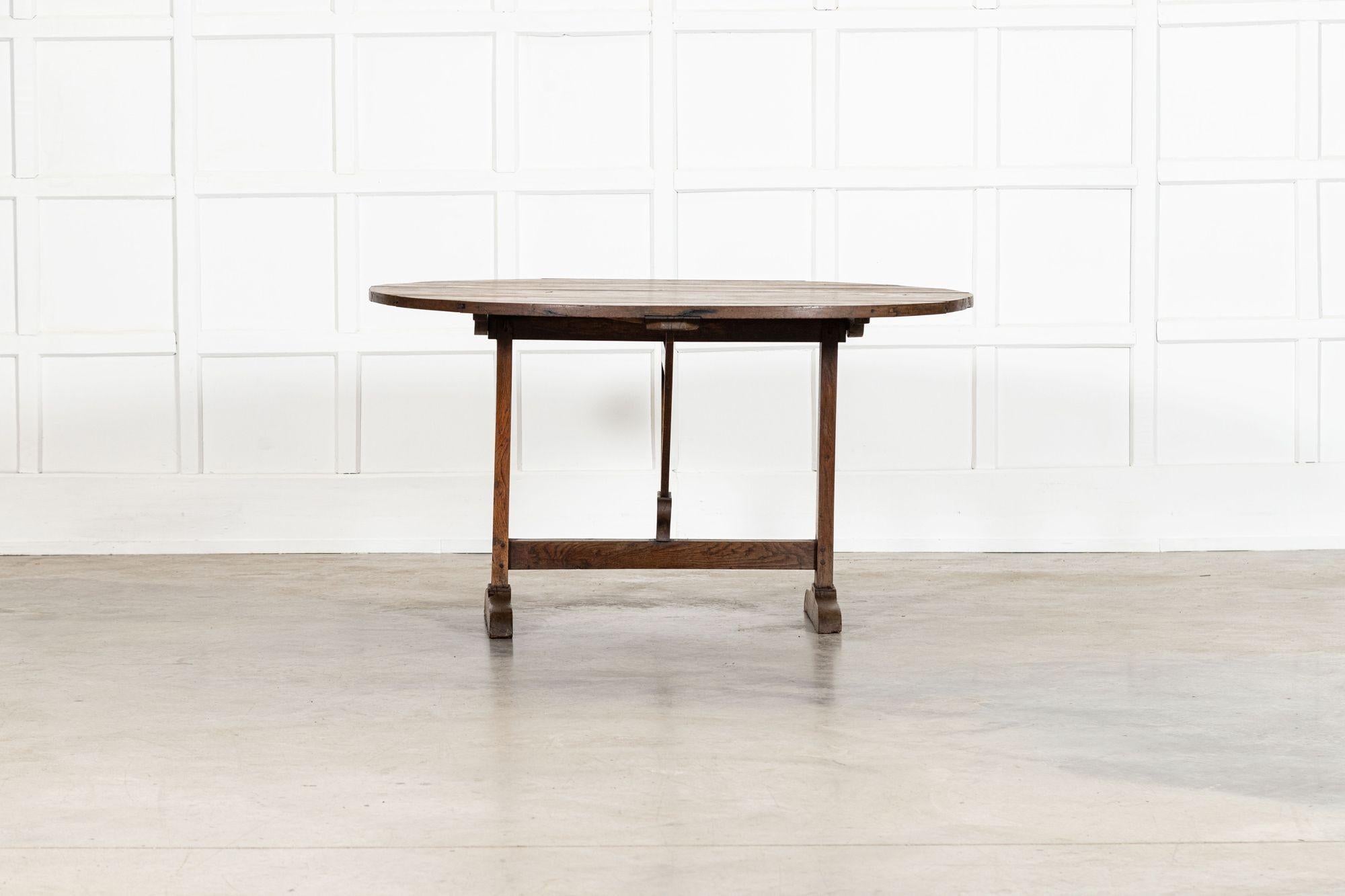 Grande tavolo Vendange in Oak francese del XIX secolo in vendita 11
