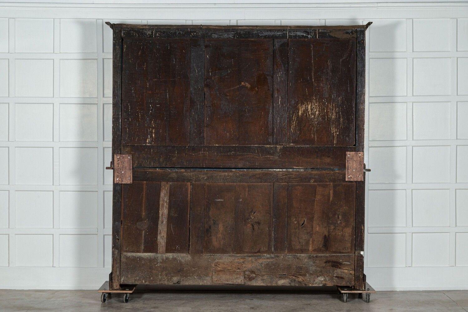 Grande armoire de ménage en chêne et bois fruitier anglais George III du XIXe siècle en vente 3