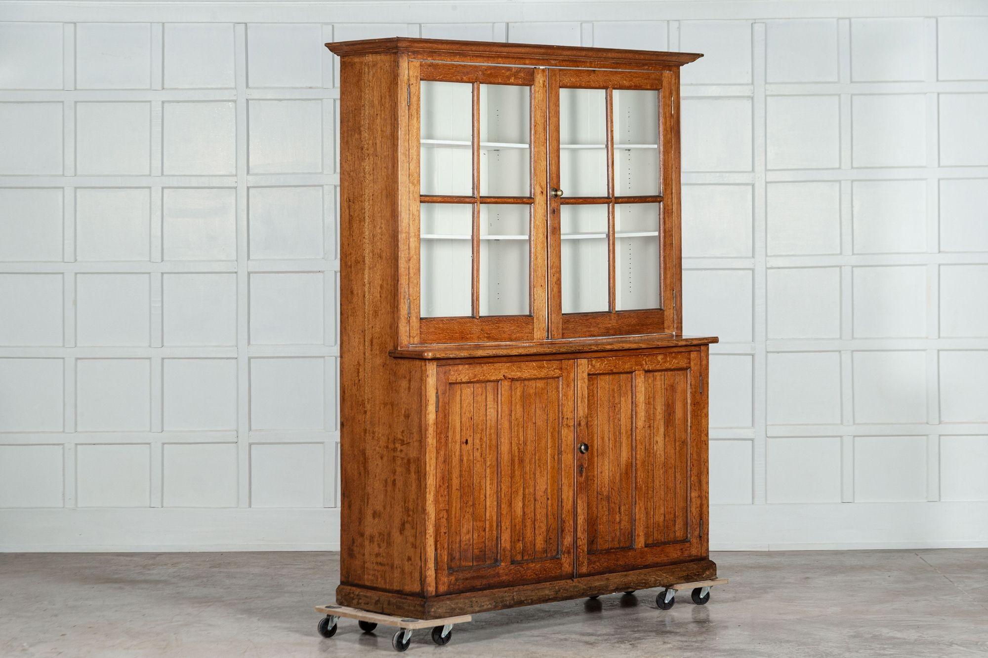 Grande cassettone libreria in Oak smaltato del XIX secolo In condizioni buone in vendita a Staffordshire, GB