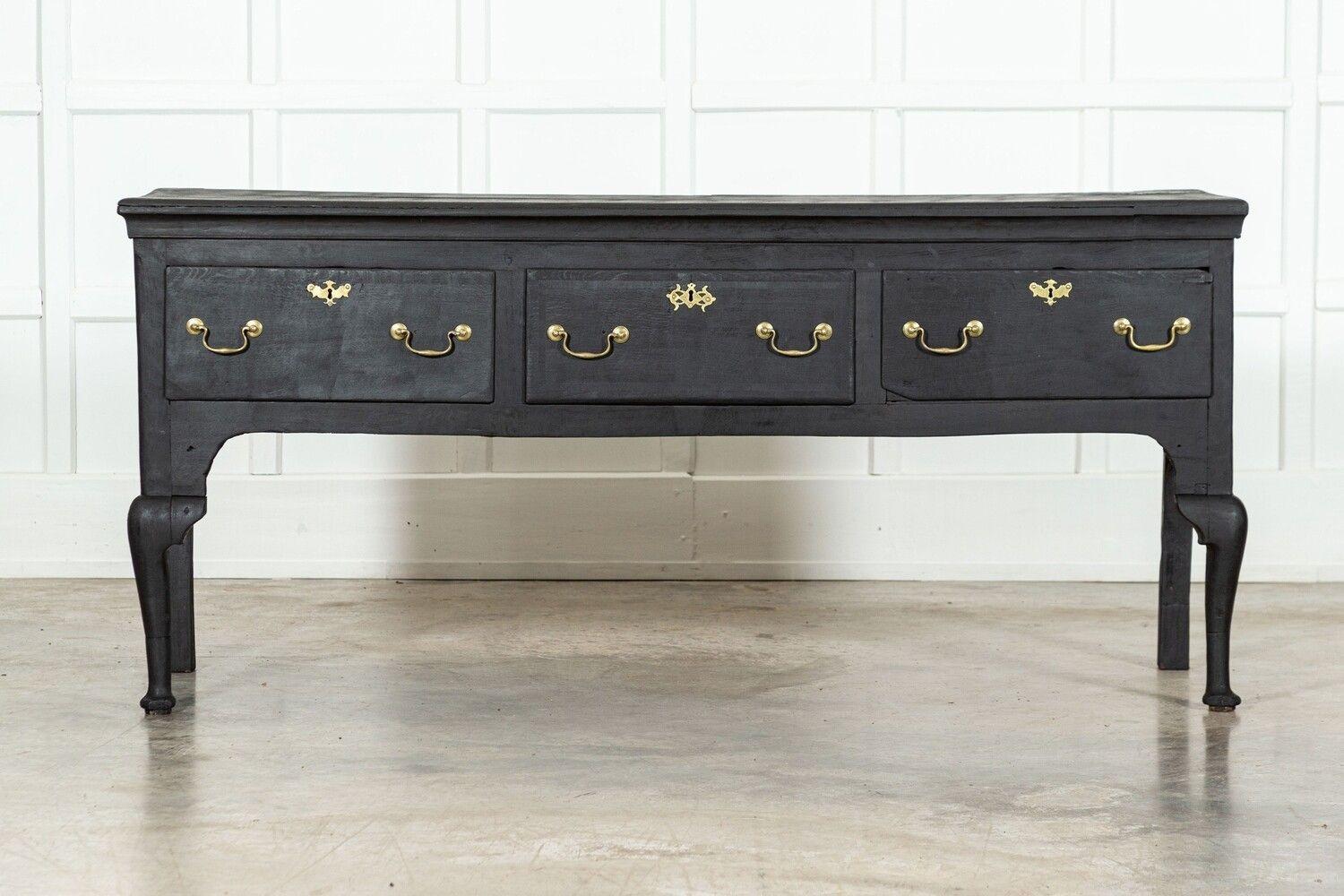 um 1860
Große 19. Jahrhundert Maserung EbonisedEnglisch Eiche Dresser Base
sku 1751
W175 x D57 x H80 cm
Gewicht 65 kg