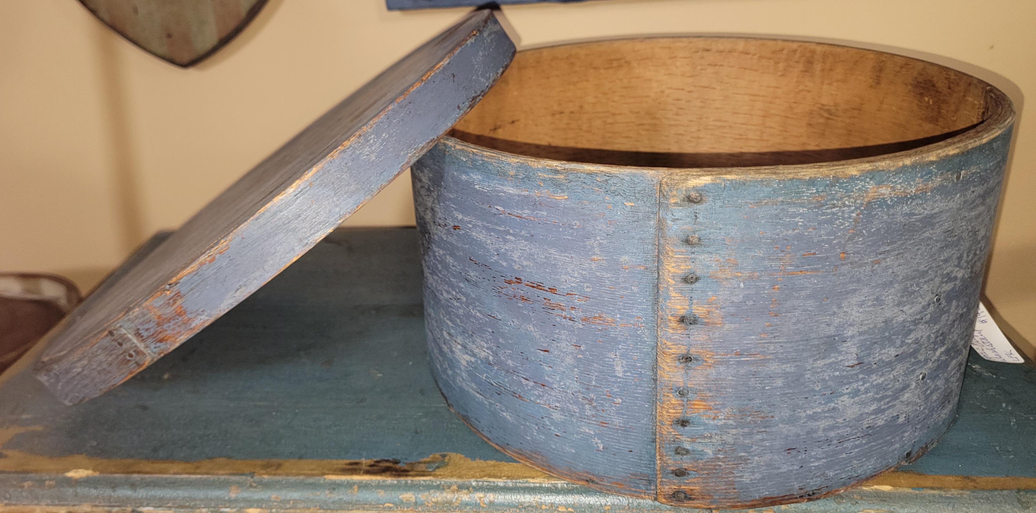 Große Original pulverblaue Käsekasten/Einrichtung aus Neuengland, 19. Jahrhundert, Original im Zustand „Gut“ im Angebot in Los Angeles, CA