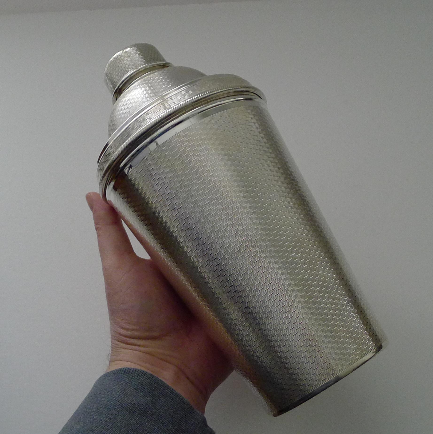 Gran coctelera inglesa Art Decó de 2 1/4 pintas bañada en plata, torneada a máquina en Bueno estado para la venta en Bath, GB