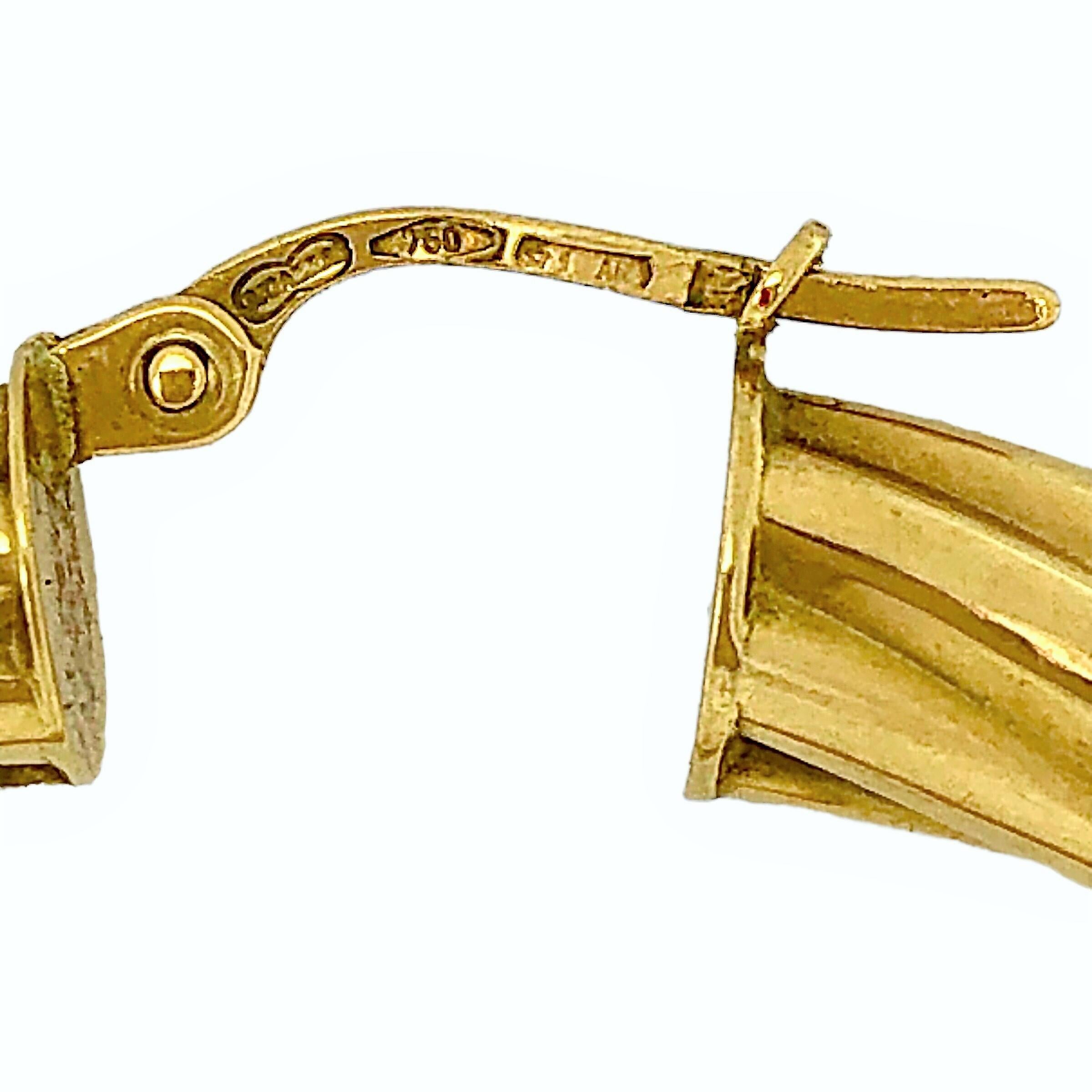 Moderne Grandes boucles d'oreilles tubulaires torsadées Unoerre en or jaune 18K en vente