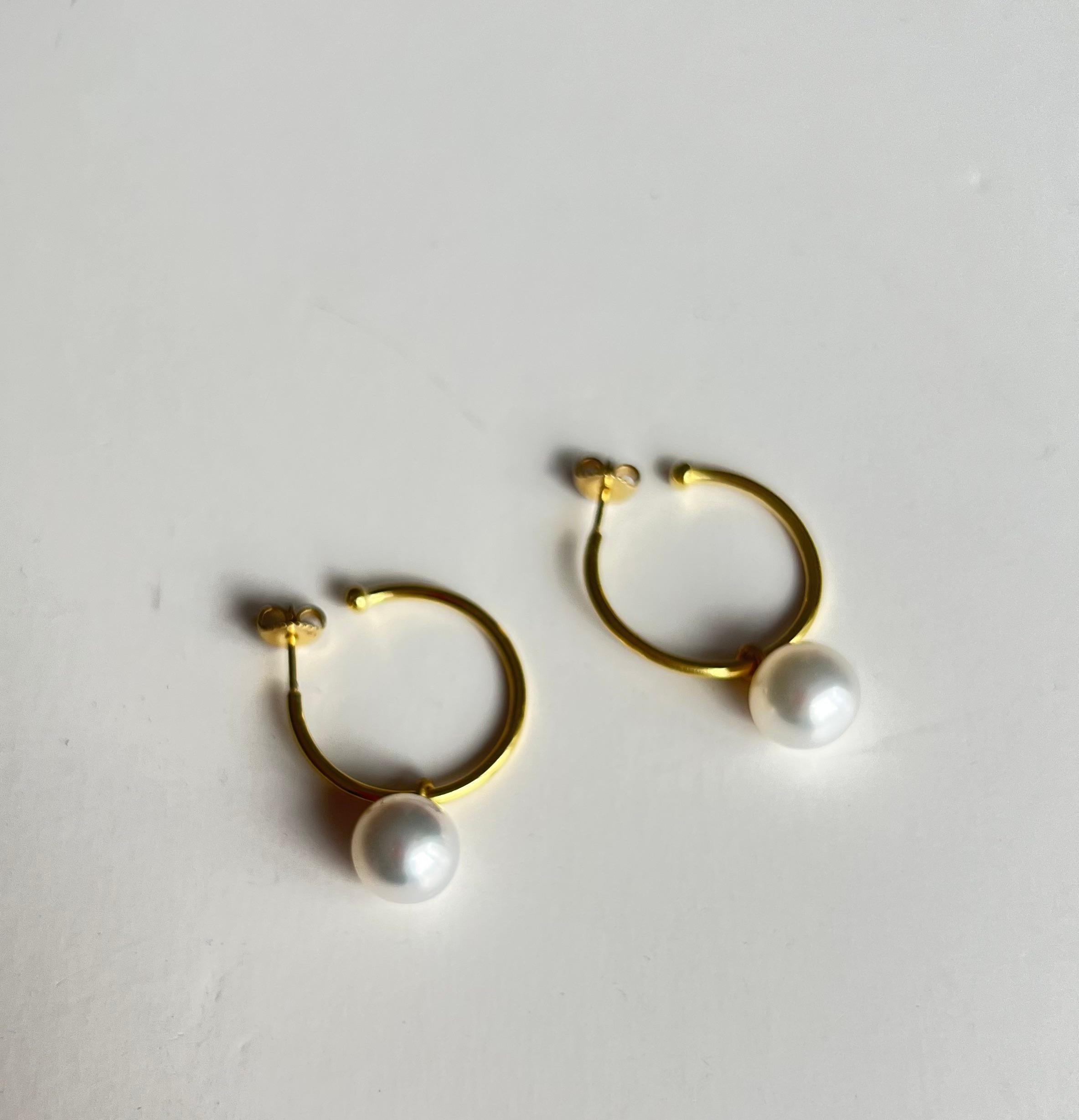 Round Cut Large 20 Karat hoops with South Sea white Pearls For Sale