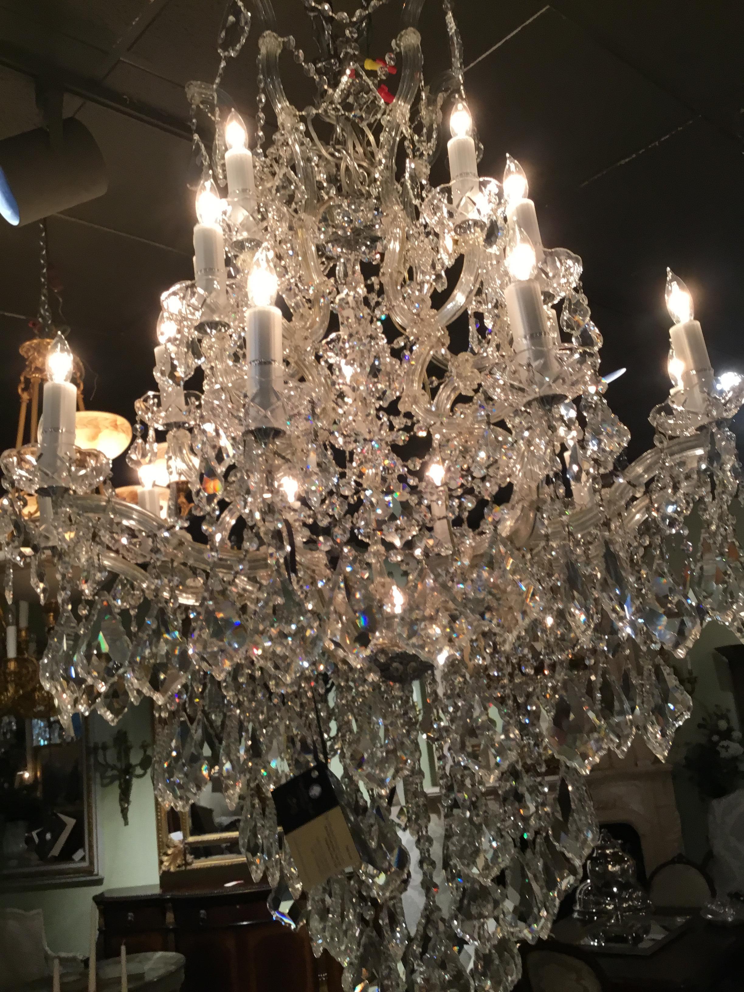 20th Century Large 20-Light Crystal French Style Chandelier with Glass Arms