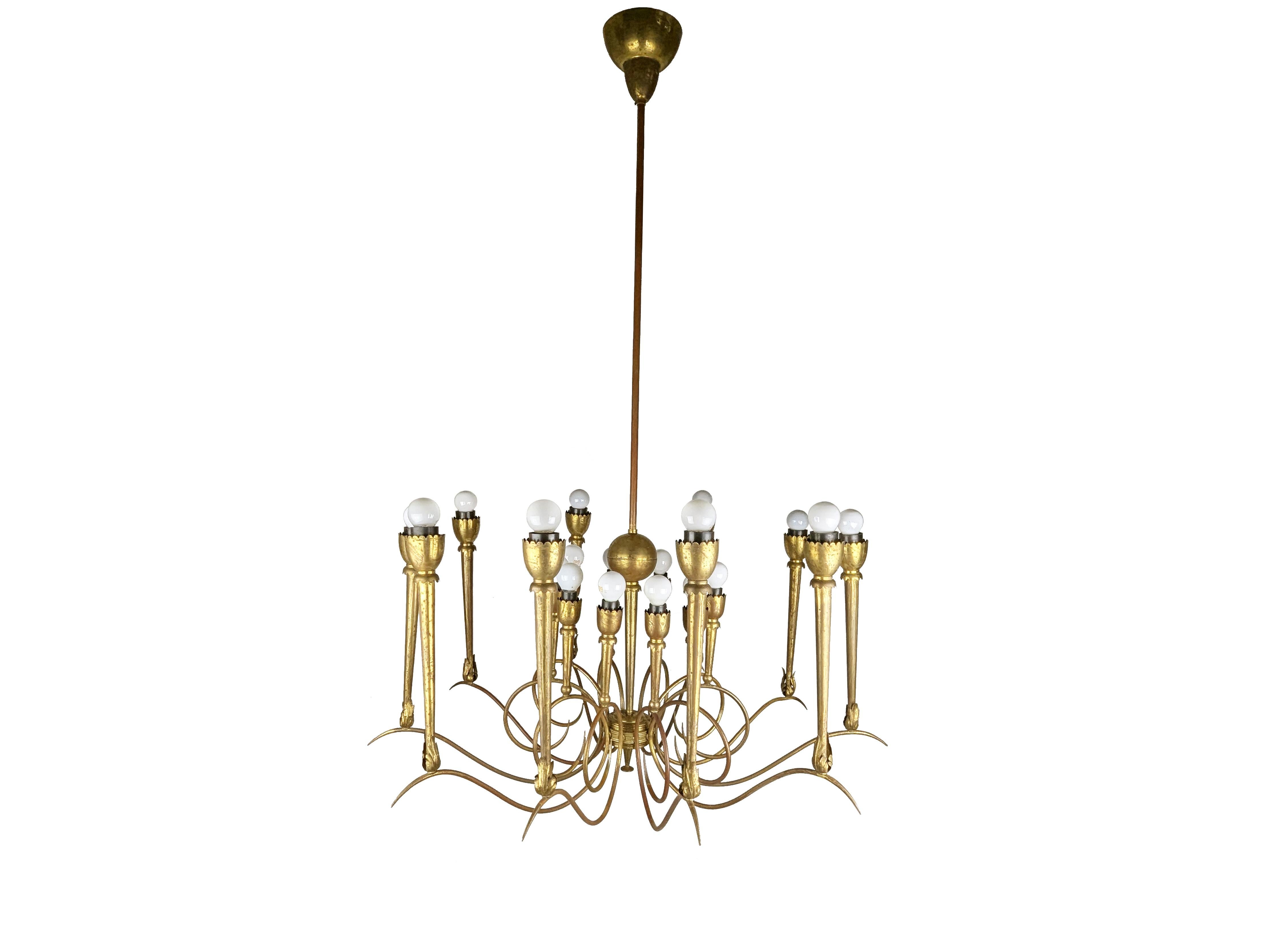 Mid-Century moderno Grande lampadario italiano a 20 luci in ottone degli anni '40 in vendita