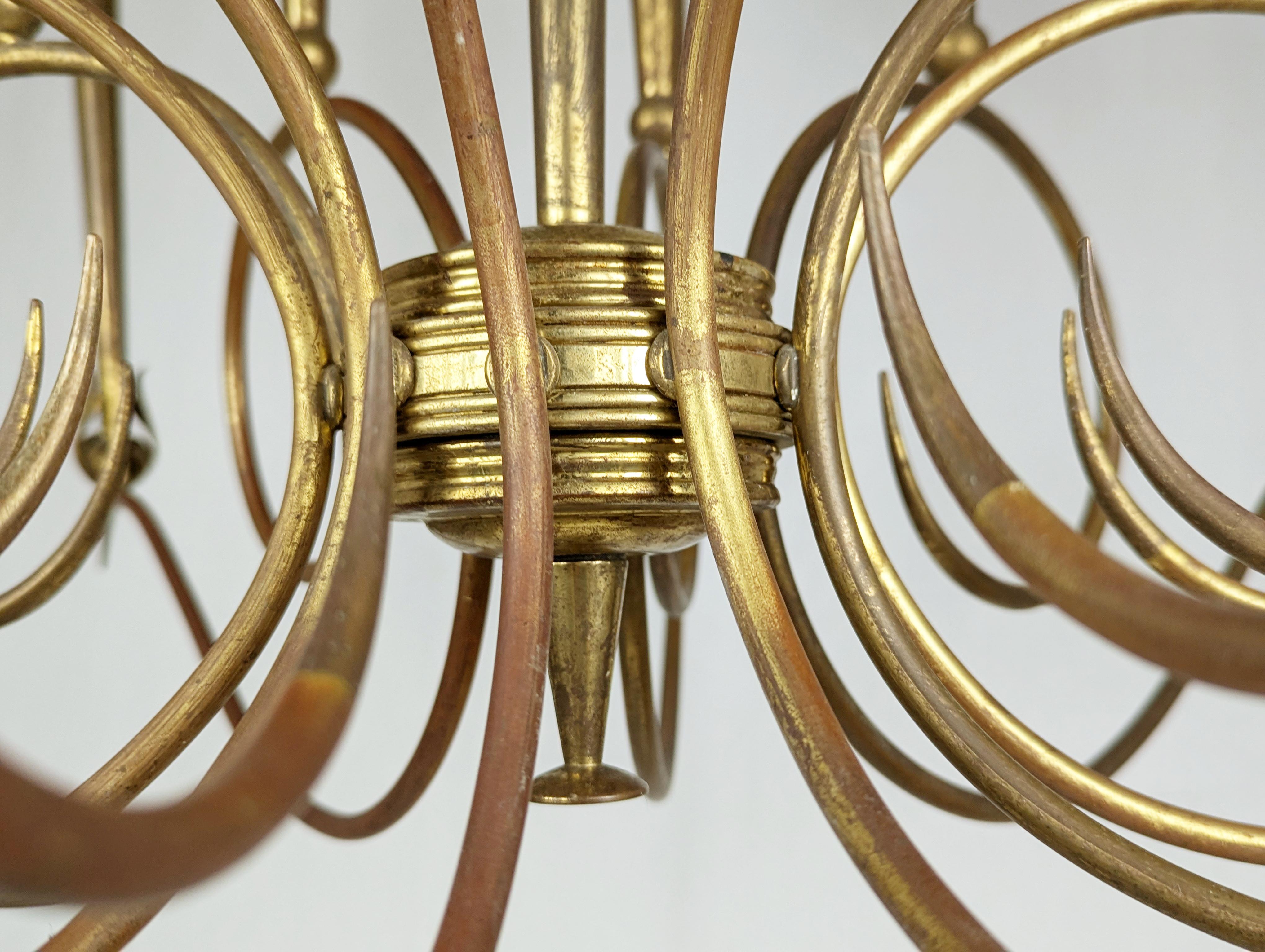 Grande lampadario italiano a 20 luci in ottone degli anni '40 In condizioni buone in vendita a Varese, Lombardia