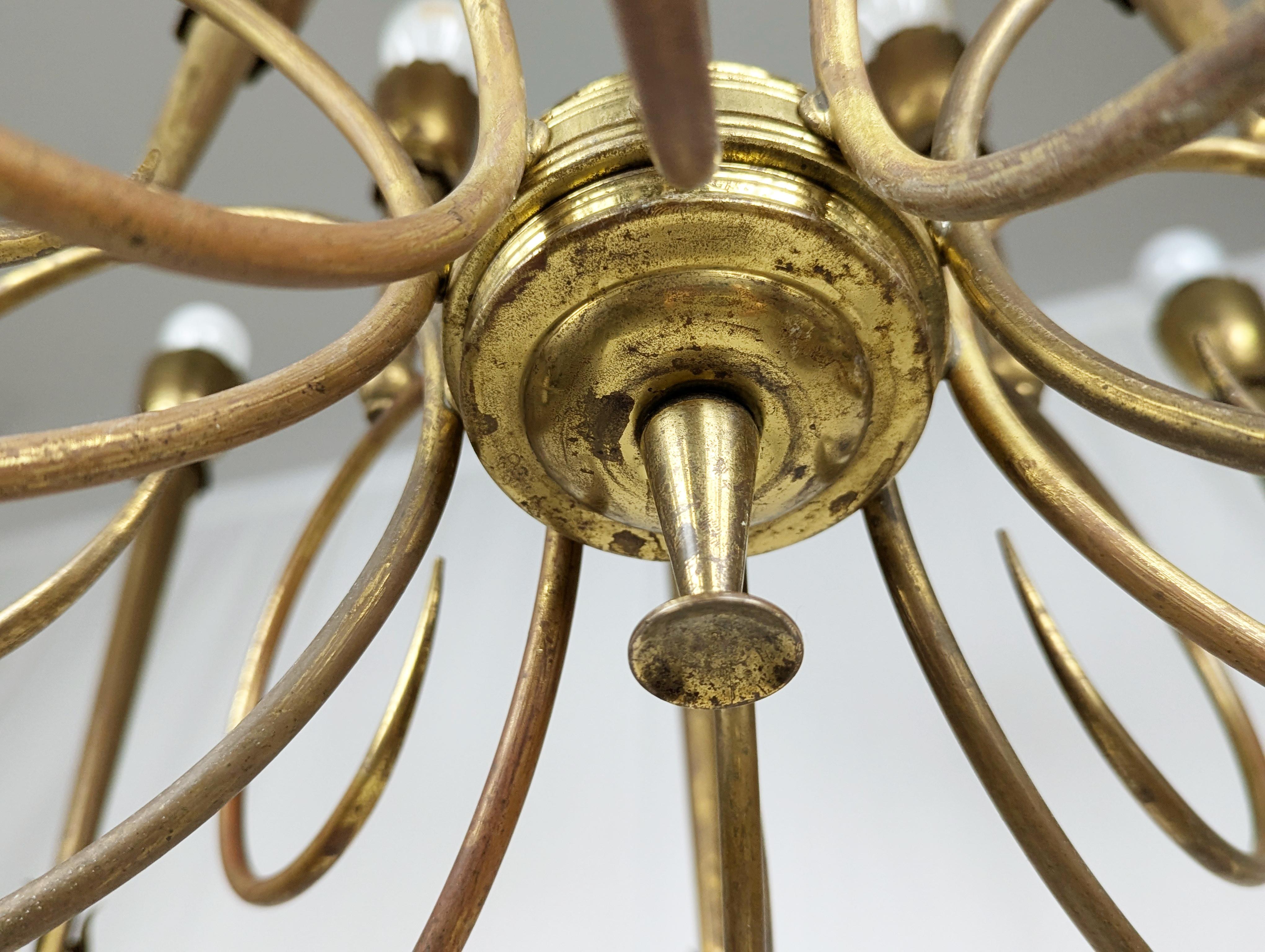 Metà XX secolo Grande lampadario italiano a 20 luci in ottone degli anni '40 in vendita