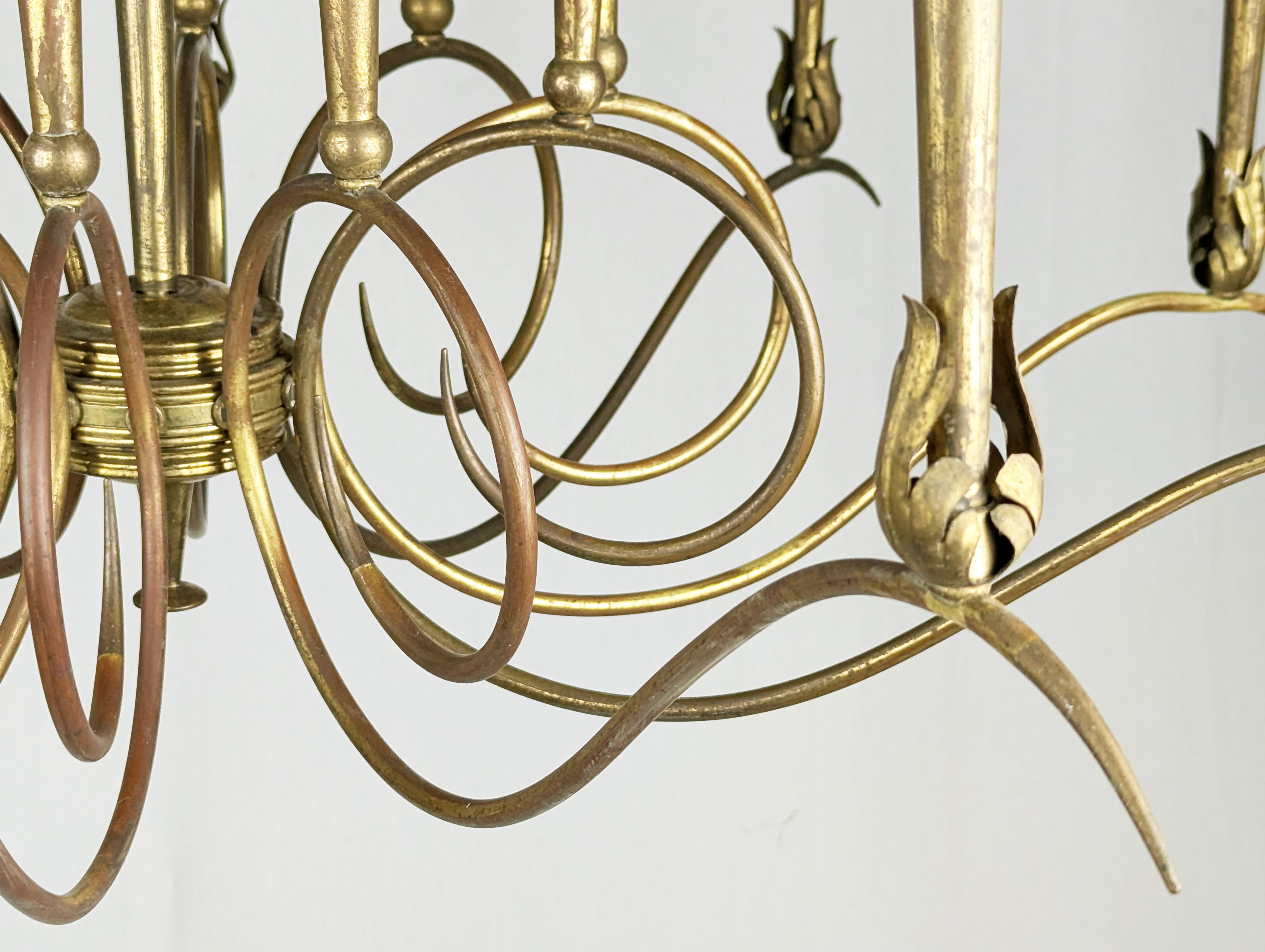 Grande lampadario italiano a 20 luci in ottone degli anni '40 in vendita 1