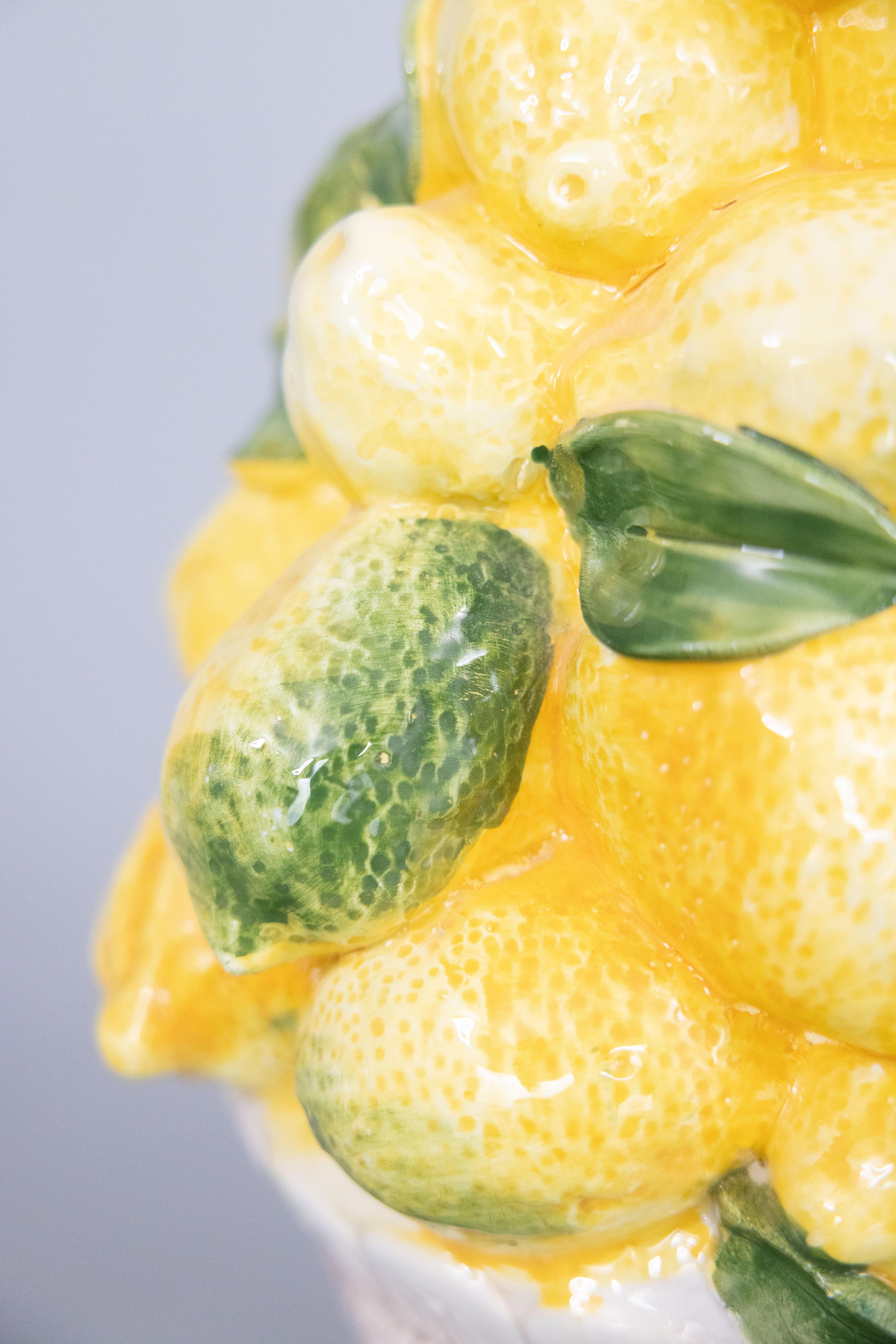 Centro de mesa grande de mayólica italiana de mediados del siglo XX de 20 pulgadas con limonero en venta 1