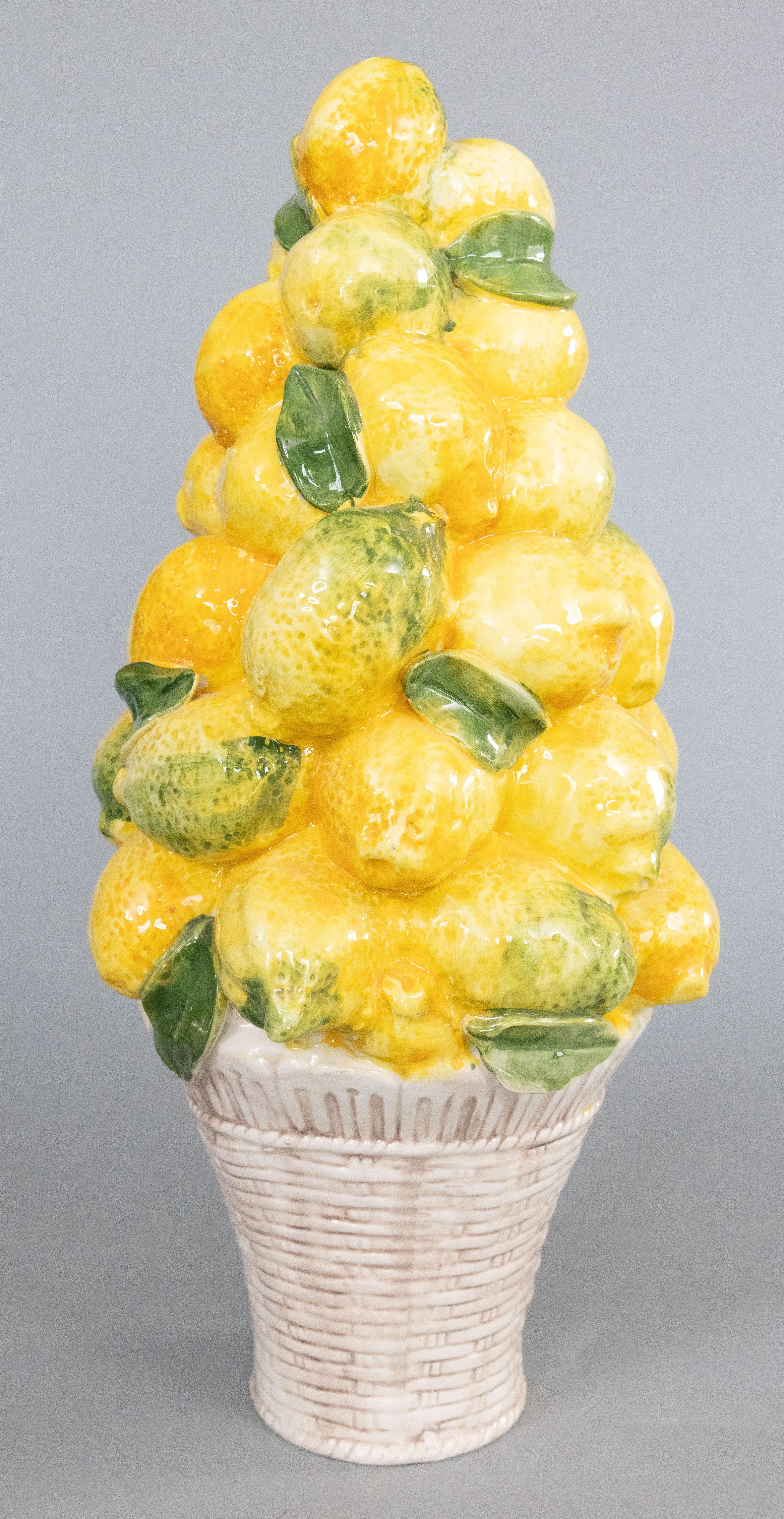 Centro de mesa grande de mayólica italiana de mediados del siglo XX de 20 pulgadas con limonero en venta 3