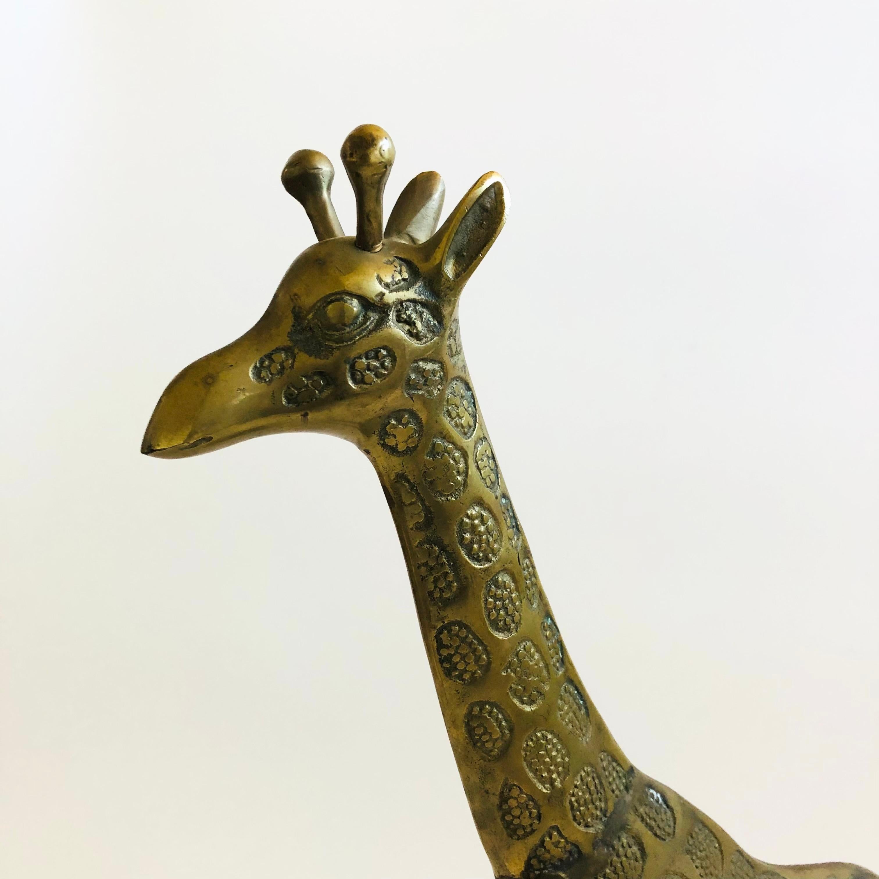 A large vintage brass giraffe. Beautiful realistic detailing formed into the brass, a unique large statement piece.

