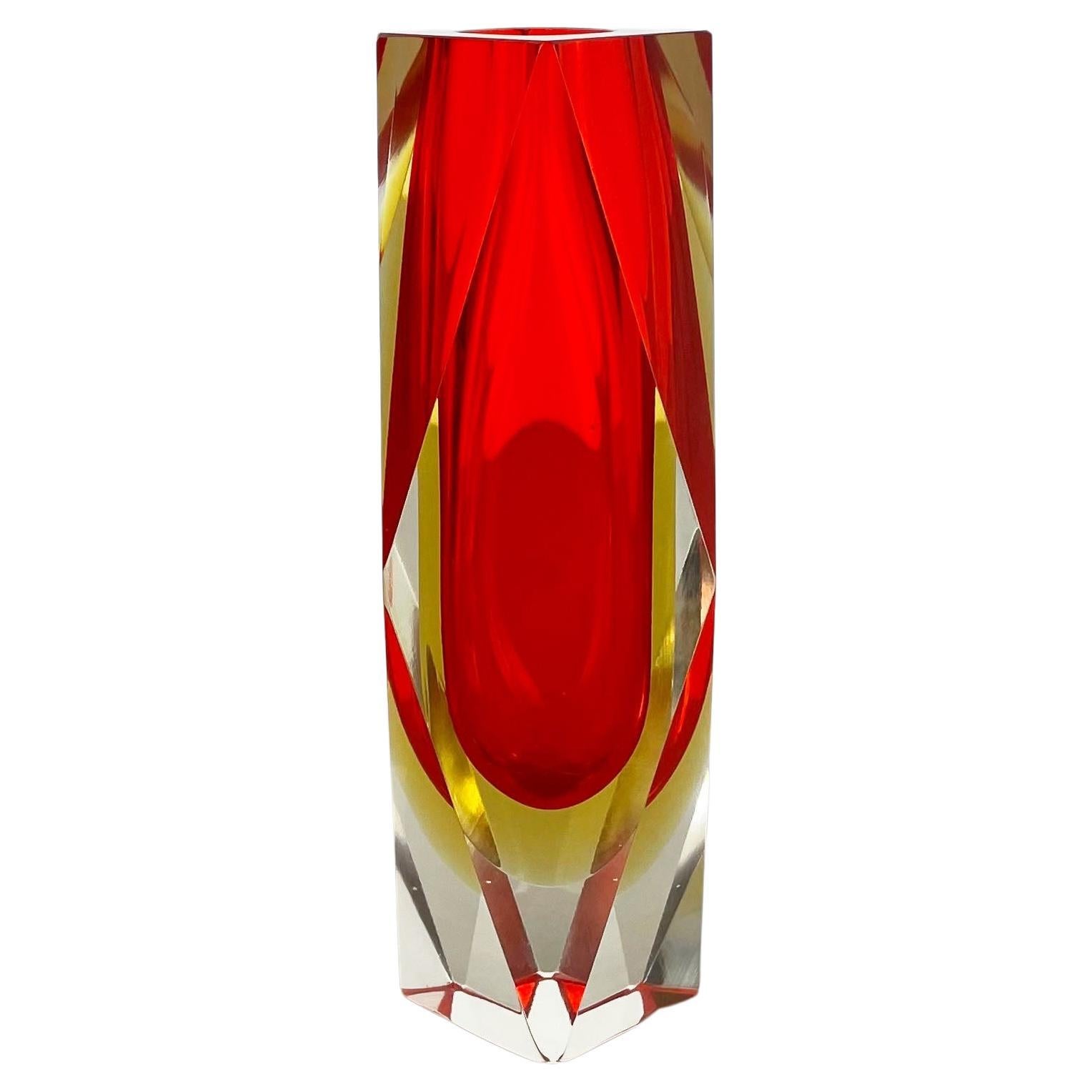 Grand vase Sommerso en verre de Murano rouge attribué à Flavio Poli, Italie 1970