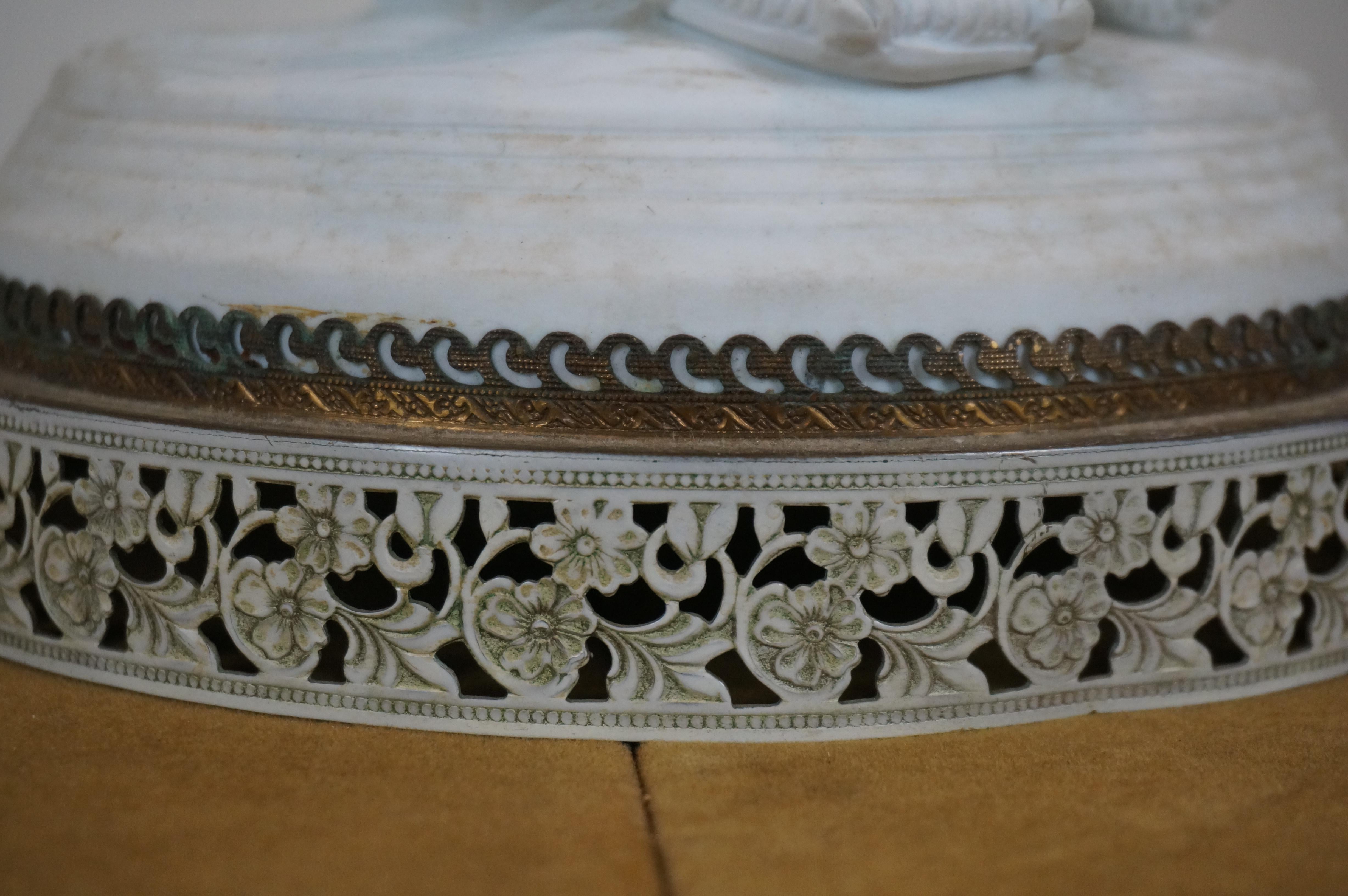 Grande sculpture de Bacchus avec raisins en porcelaine bisque française du 20e siècle par Fagotto 4