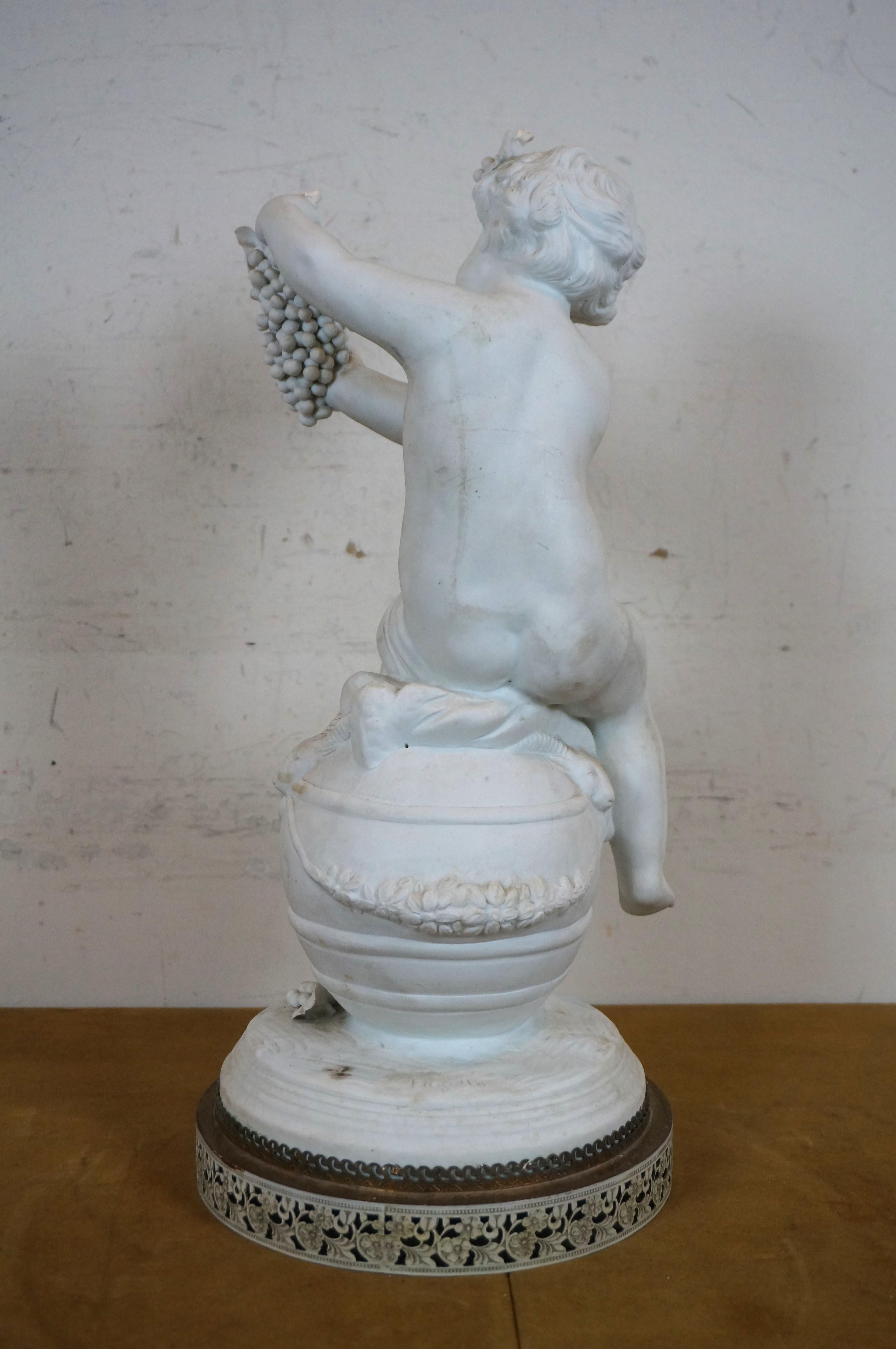 Milieu du XXe siècle Grande sculpture de Bacchus avec raisins en porcelaine bisque française du 20e siècle par Fagotto