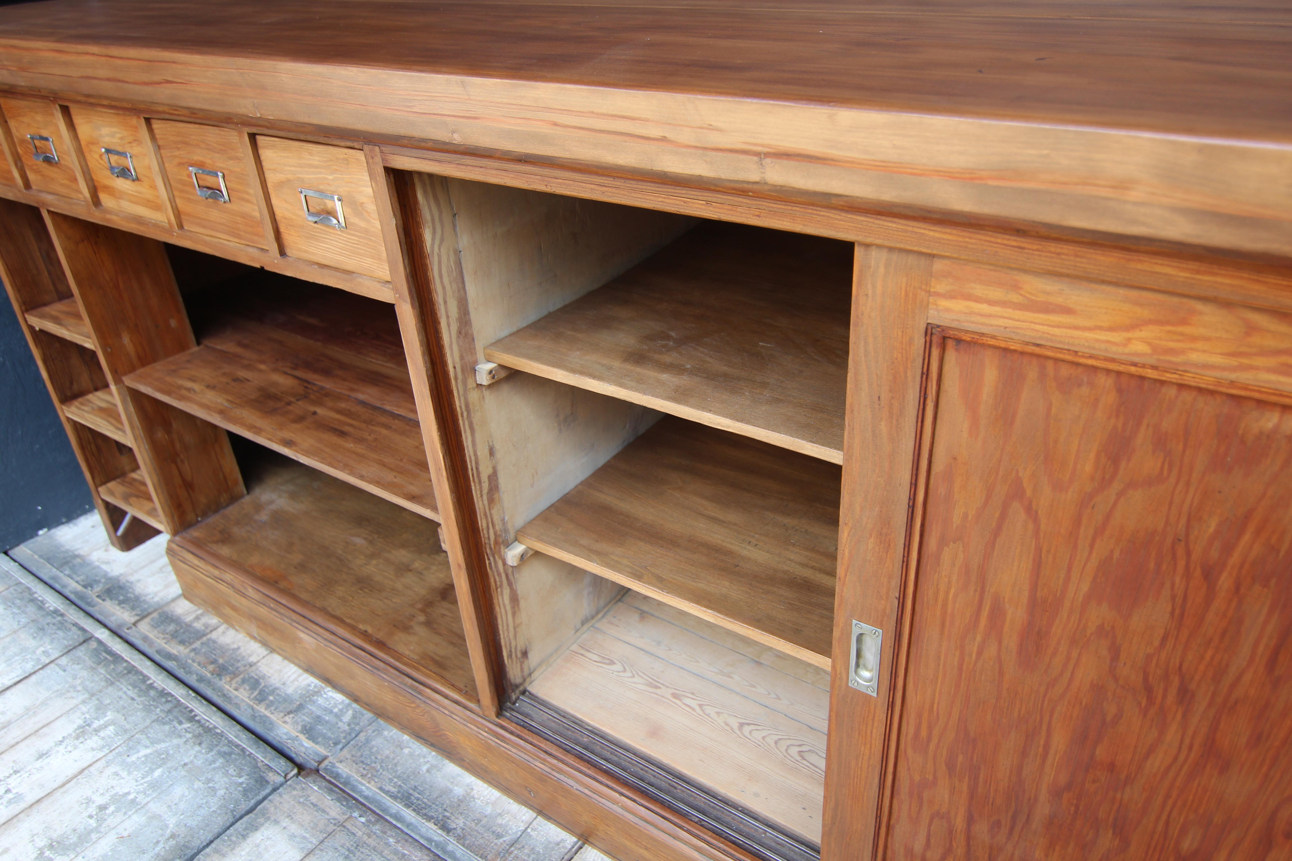 Large 20th Century Apothecary Shop Counter with Drawers In Good Condition In Dusseldorf, DE