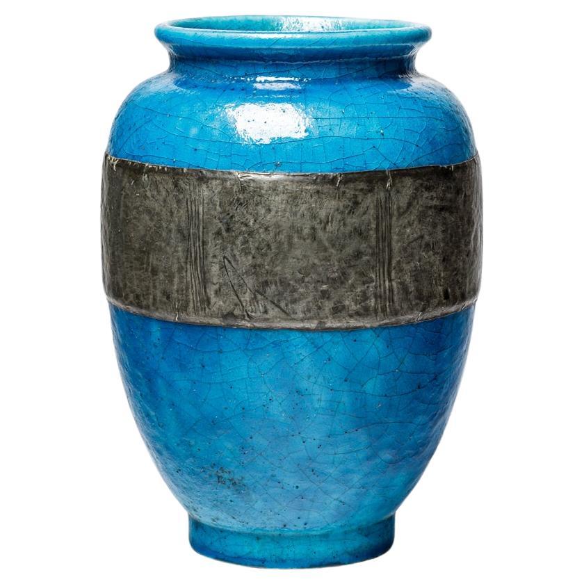 Große blaue Art-Déco-Vase aus Keramik und Metall von Lachenal aus dem 20. Jahrhundert, 28 cm 1930 im Angebot