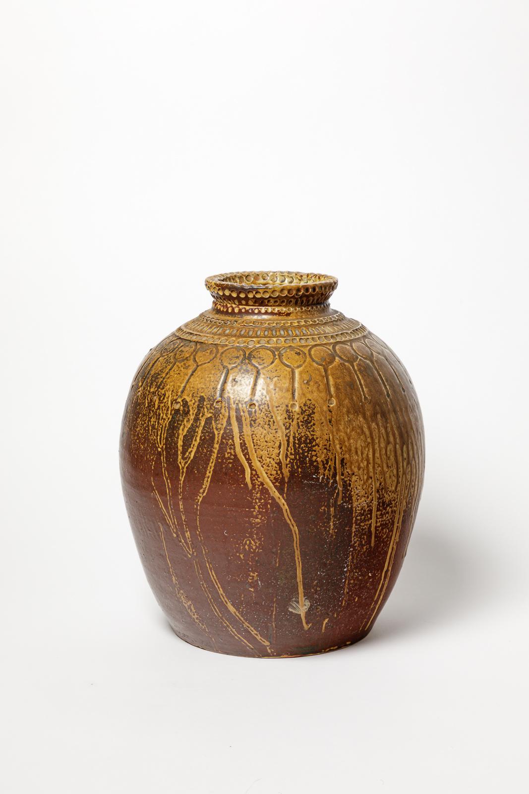 Joseph Talbot

Realizzato a La Borne

Circa 1940

Grande vaso in gres marrone firmato sotto la base

Condizioni originali perfette

Altezza 36 cm
Grande 26 cm