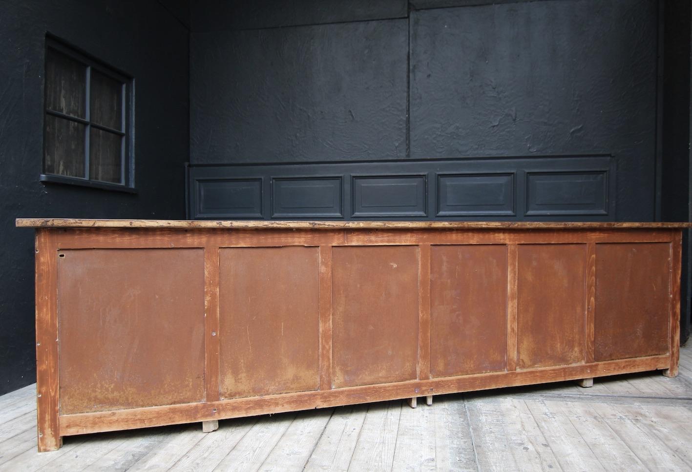 Large 20th Century Bakery Table with Drawers In Good Condition In Dusseldorf, DE