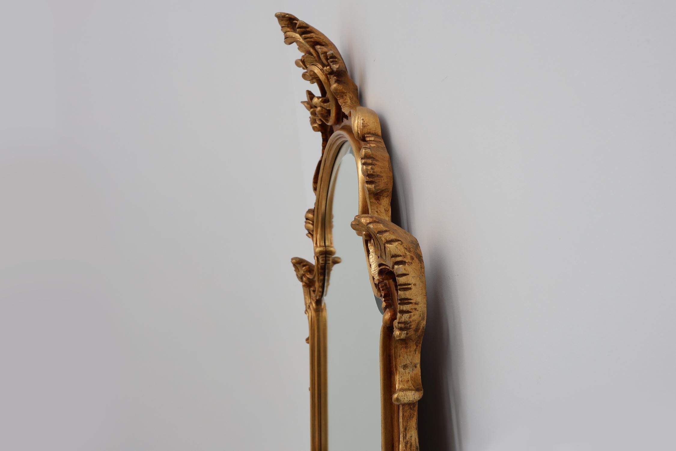 Grand miroir baroque en bois doré de style Louis XV du 20e siècle en vente 5