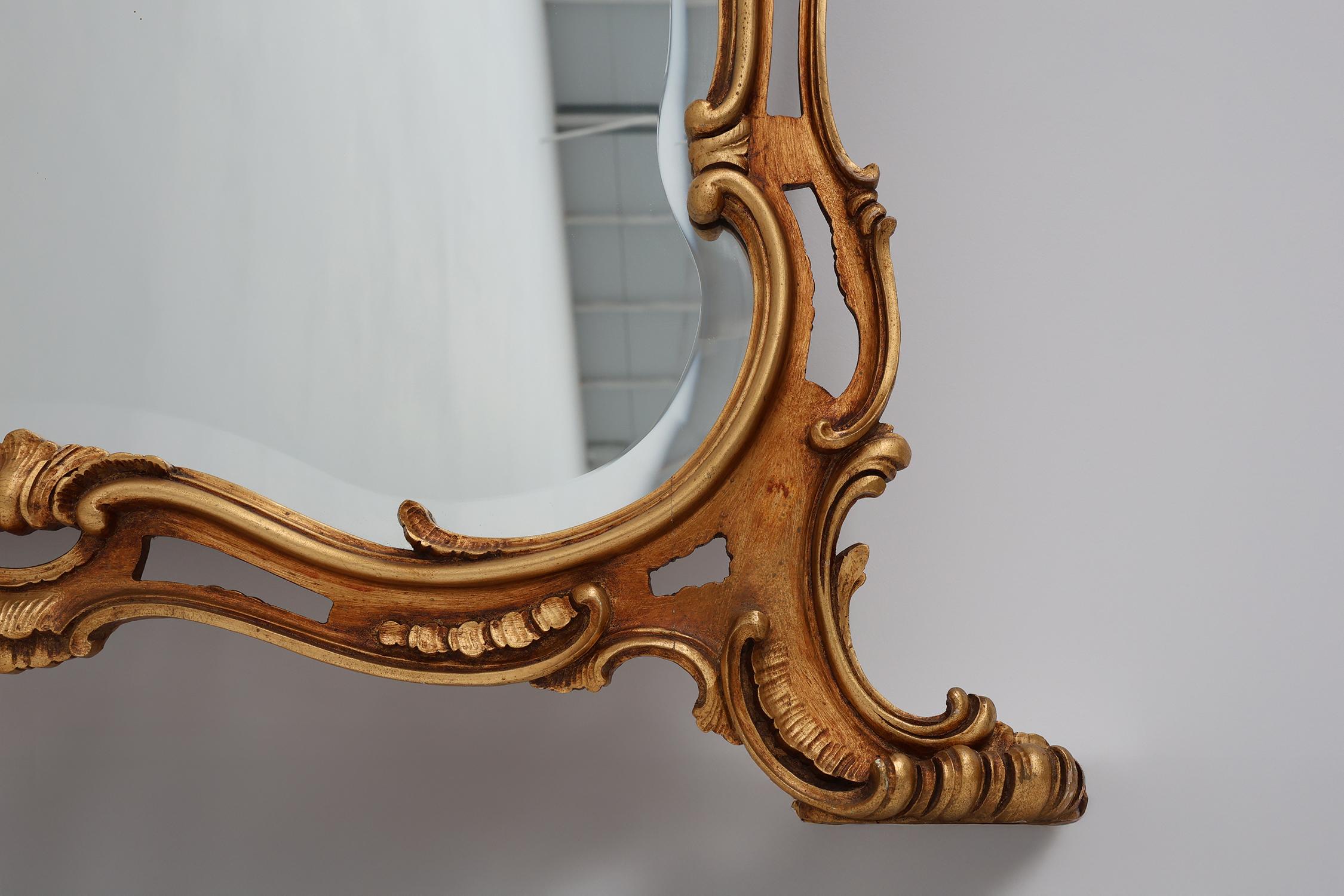 Miroir Grand miroir baroque en bois doré de style Louis XV du 20e siècle en vente