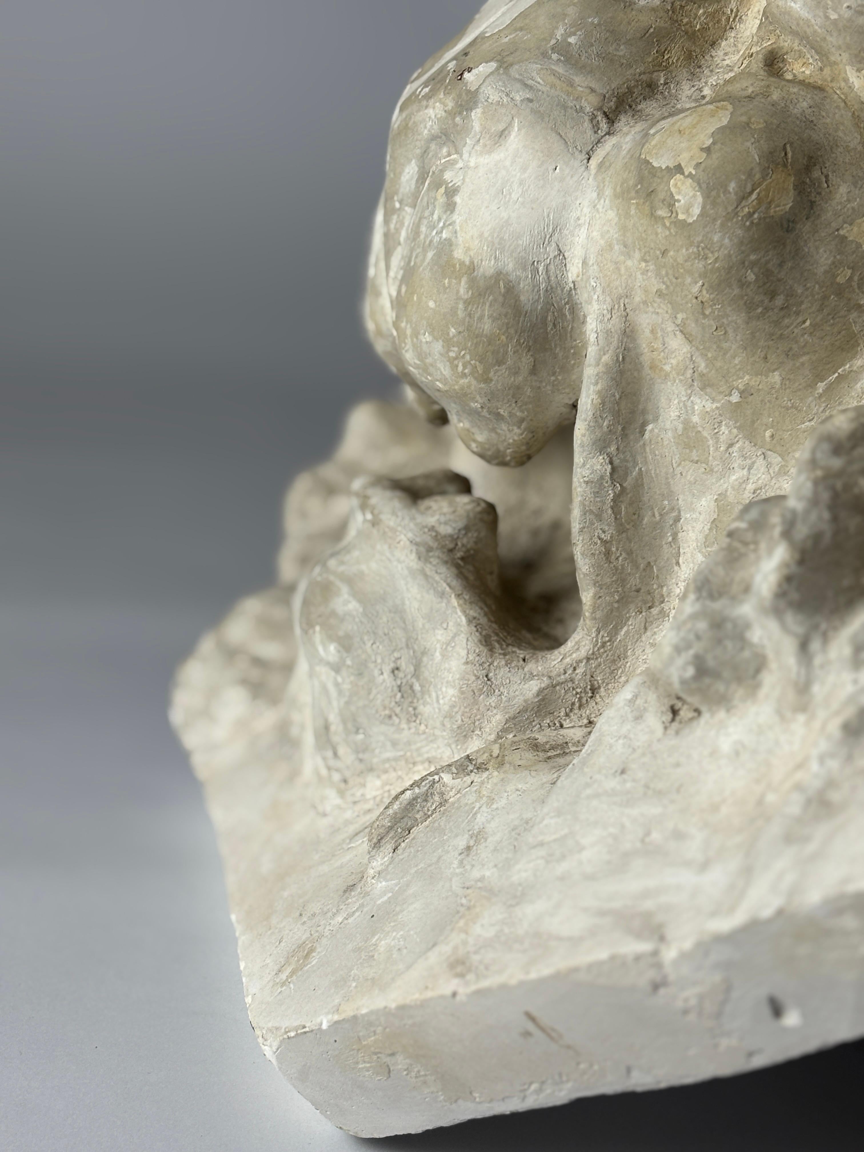 Gran máscara de león de escayola en bajorrelieve del siglo XX en venta 3