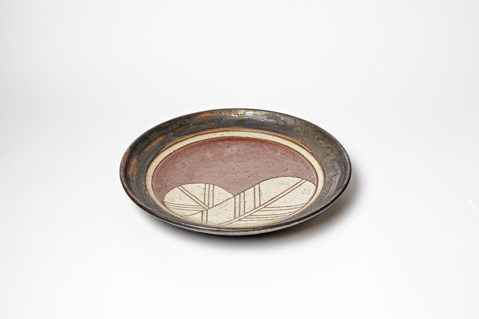 Mid-Century Modern Grande assiette en céramique abstraite noire et rouge du 20ème siècle par tournesol, 40 cm en vente