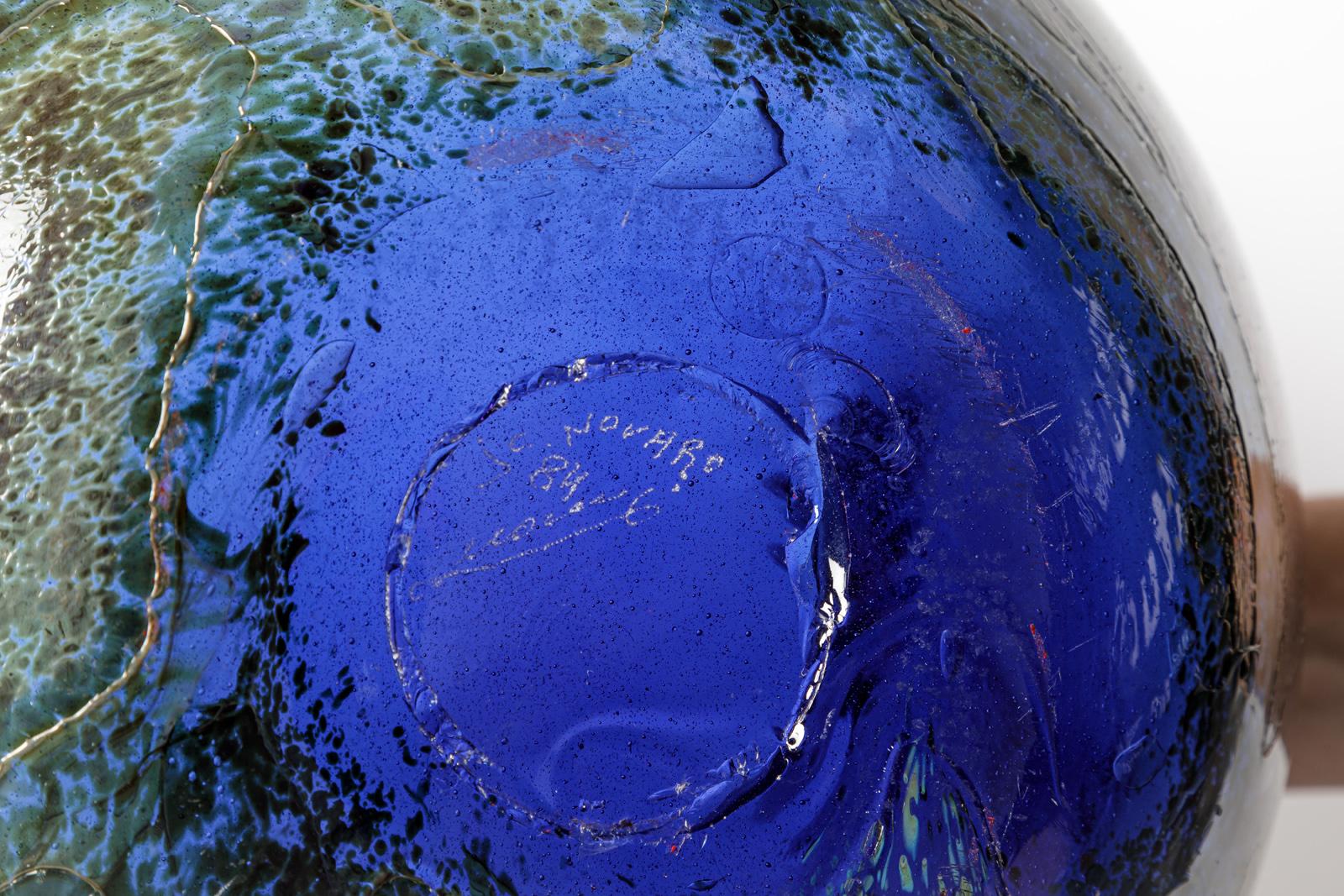Große Vase aus blauem und goldenem Glas im Design des 20. Jahrhunderts von Jean Claude Novaro, 36 cm im Angebot 2