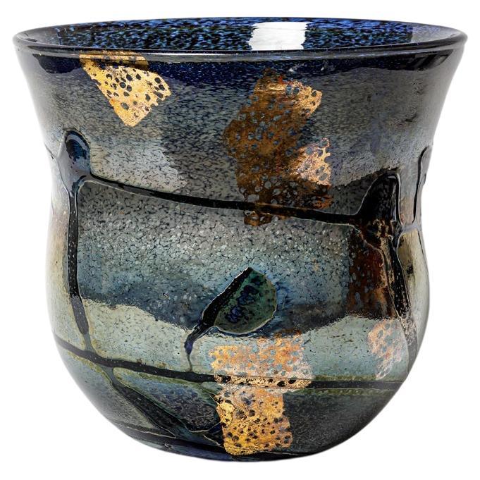 Große Vase aus blauem und goldenem Glas im Design des 20. Jahrhunderts von Jean Claude Novaro, 36 cm im Angebot