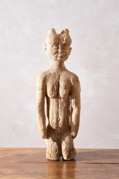 Grande figurine africaine en bois sculpté du 20e siècle