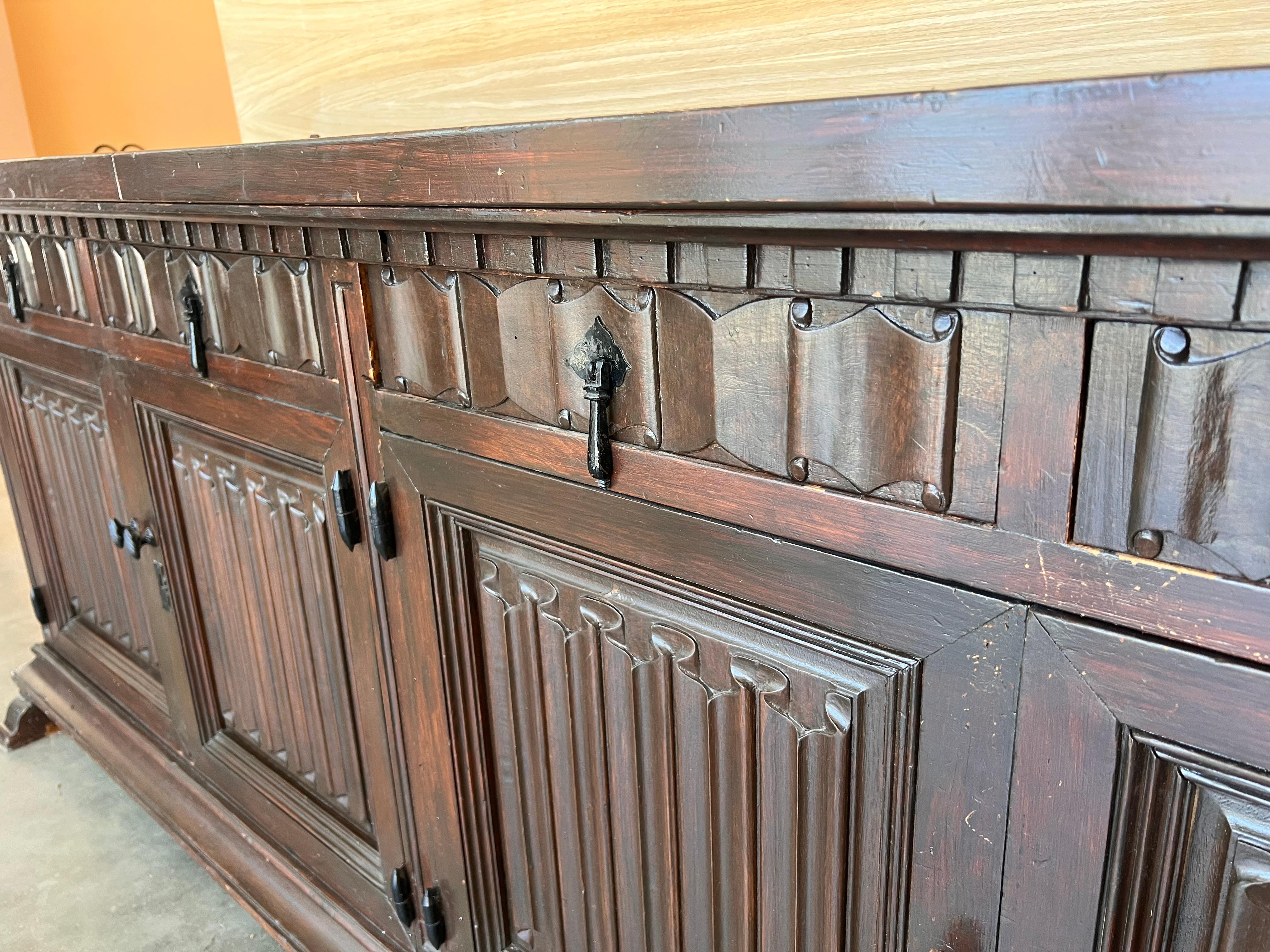 Large 20th Century Catalan Spanish Baroque Carved Walnut Tuscan Credenza or Buff For Sale 6