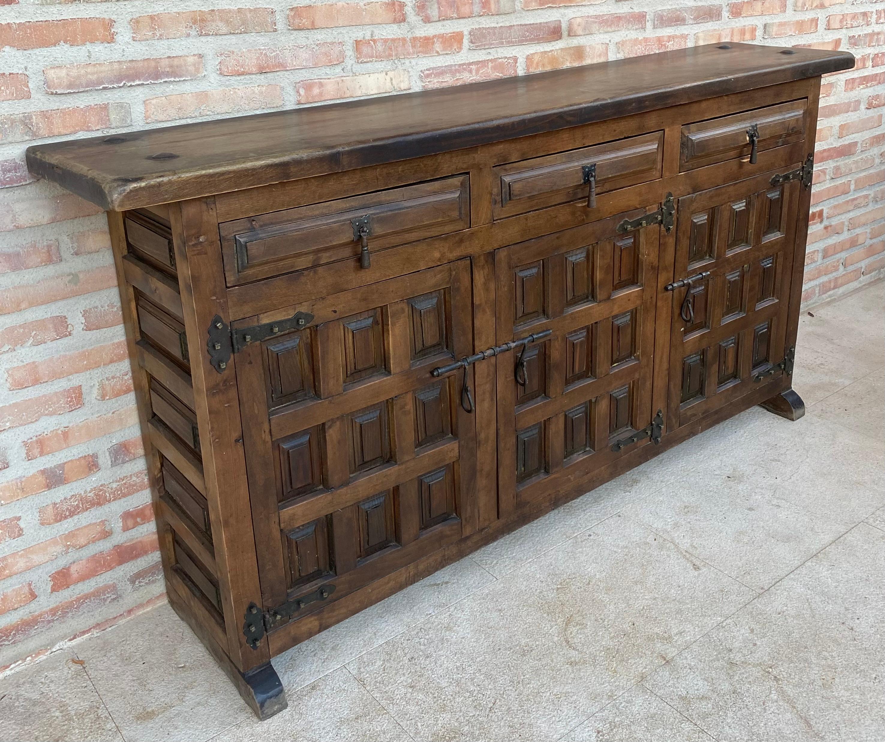 Spanish Colonial Large 20th Century Catalan Spanish Baroque Carved Walnut Tuscan Credenza or Buff